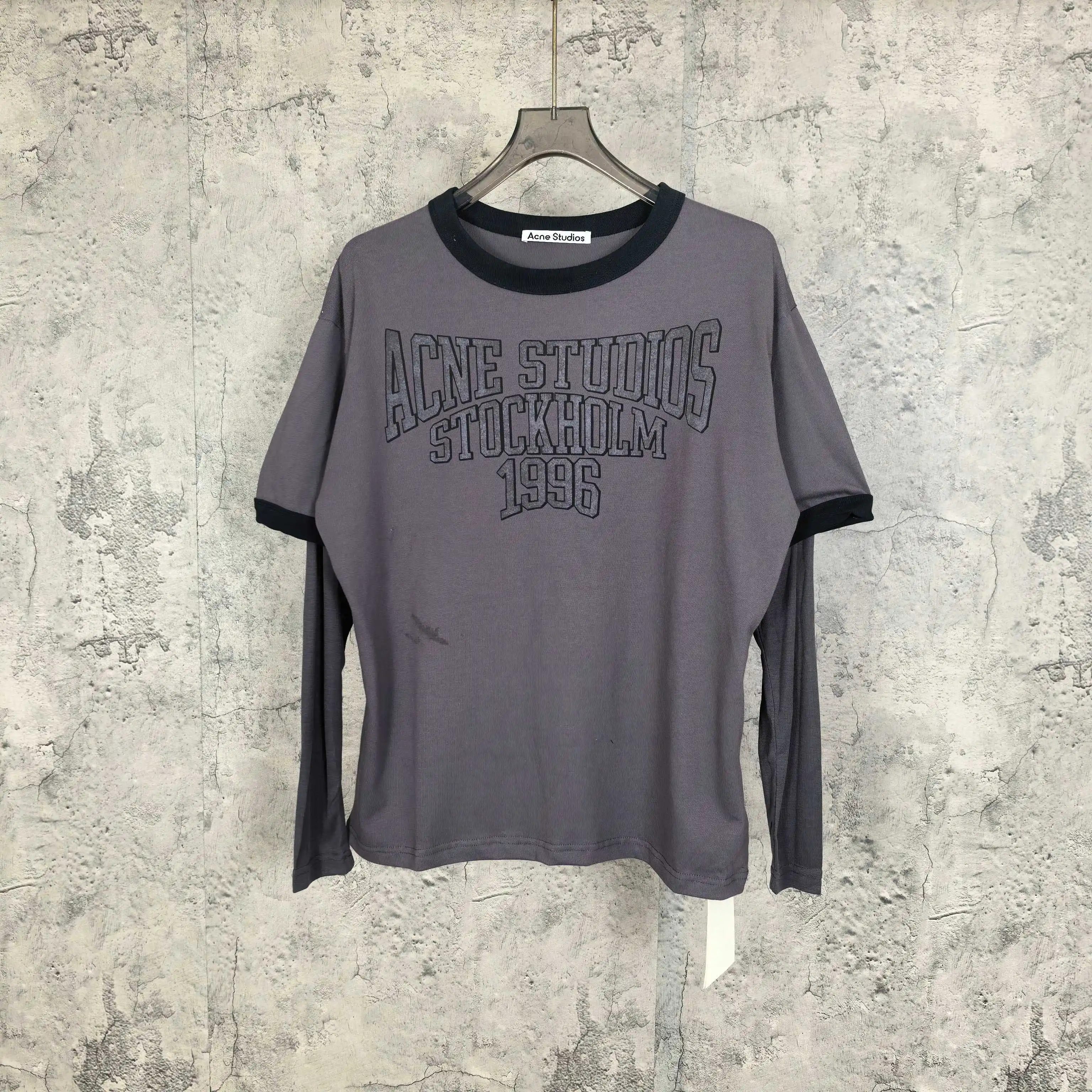 Layered Graphic Long-Sleeve T-Shirt D15023256