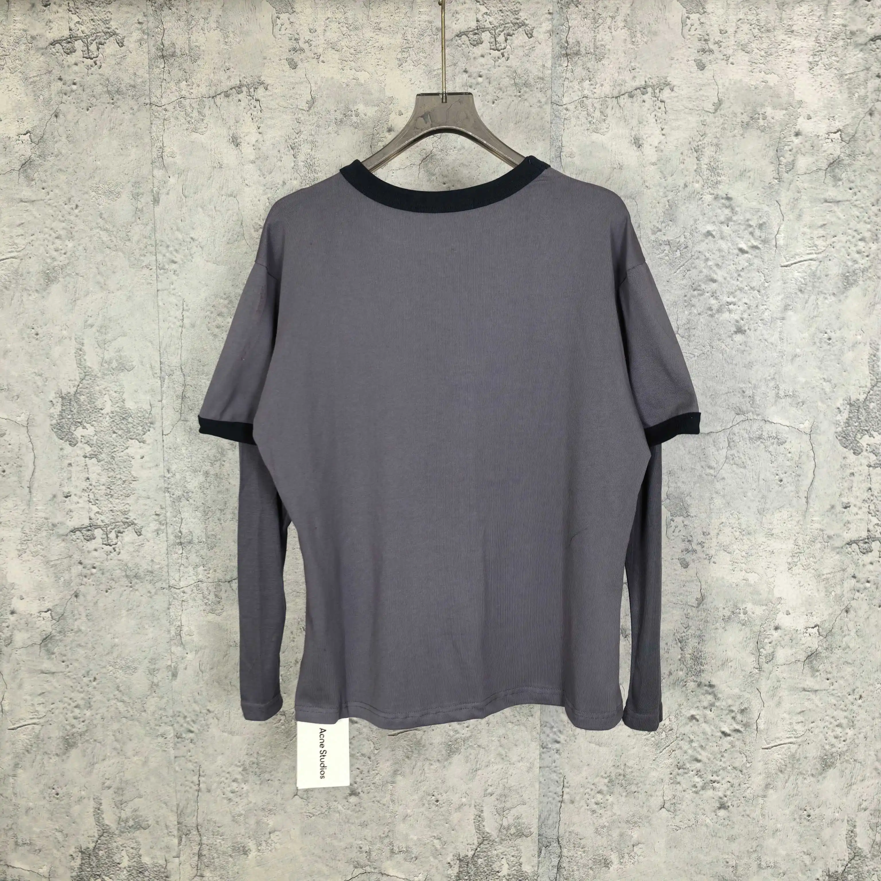 Layered Graphic Long-Sleeve T-Shirt D15023256 — view 2