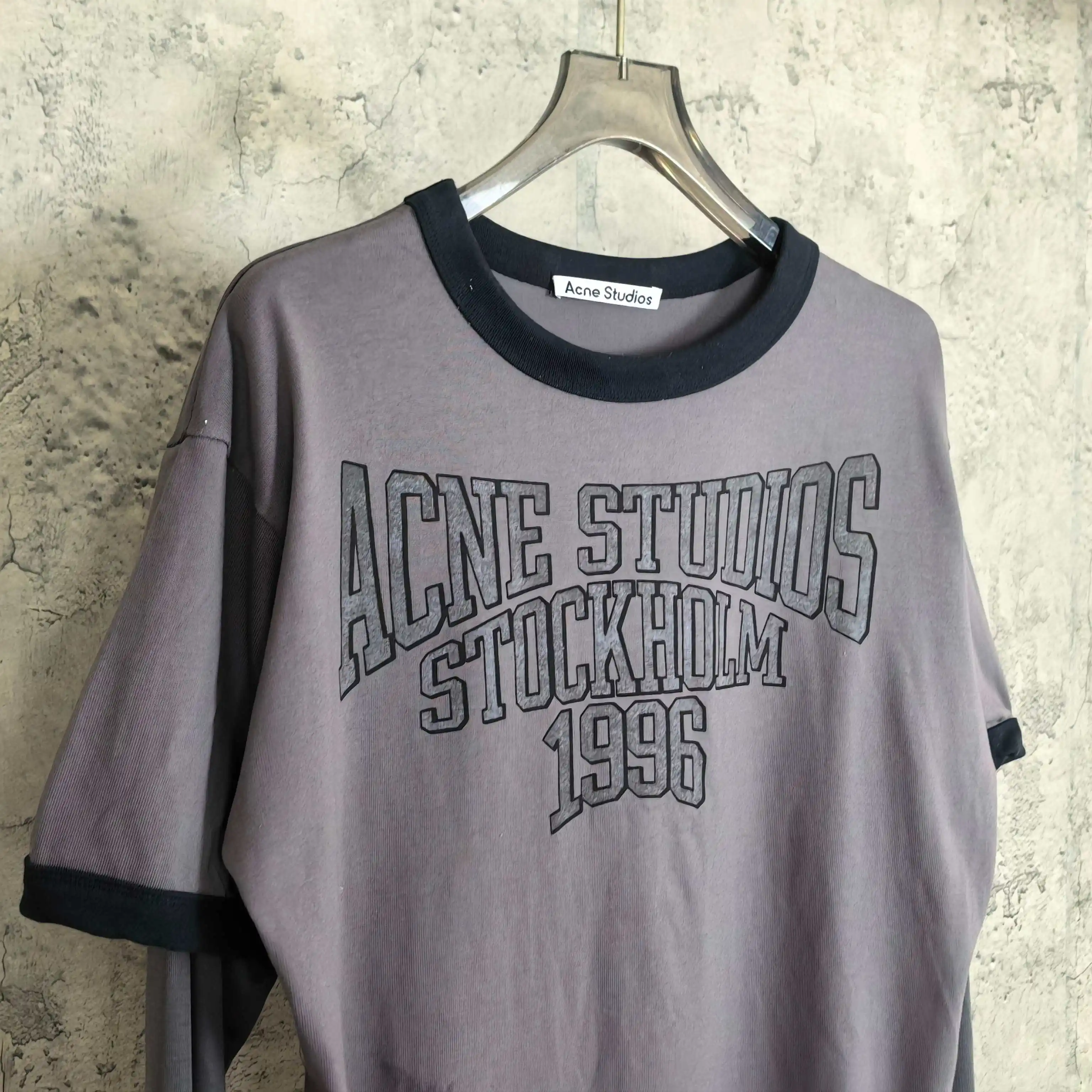 Layered Graphic Long-Sleeve T-Shirt D15023256 — view 7