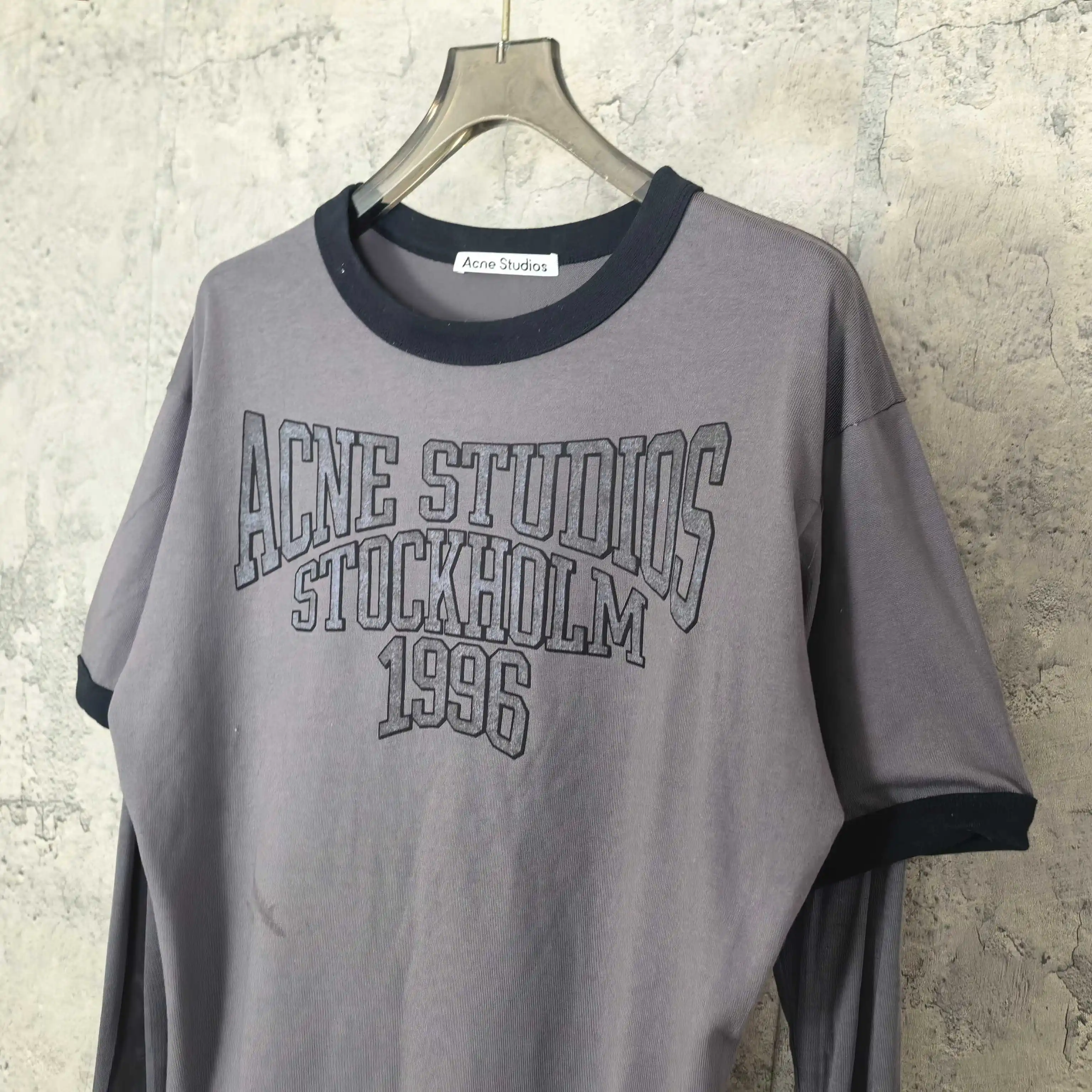 Layered Graphic Long-Sleeve T-Shirt D15023256 — view 9
