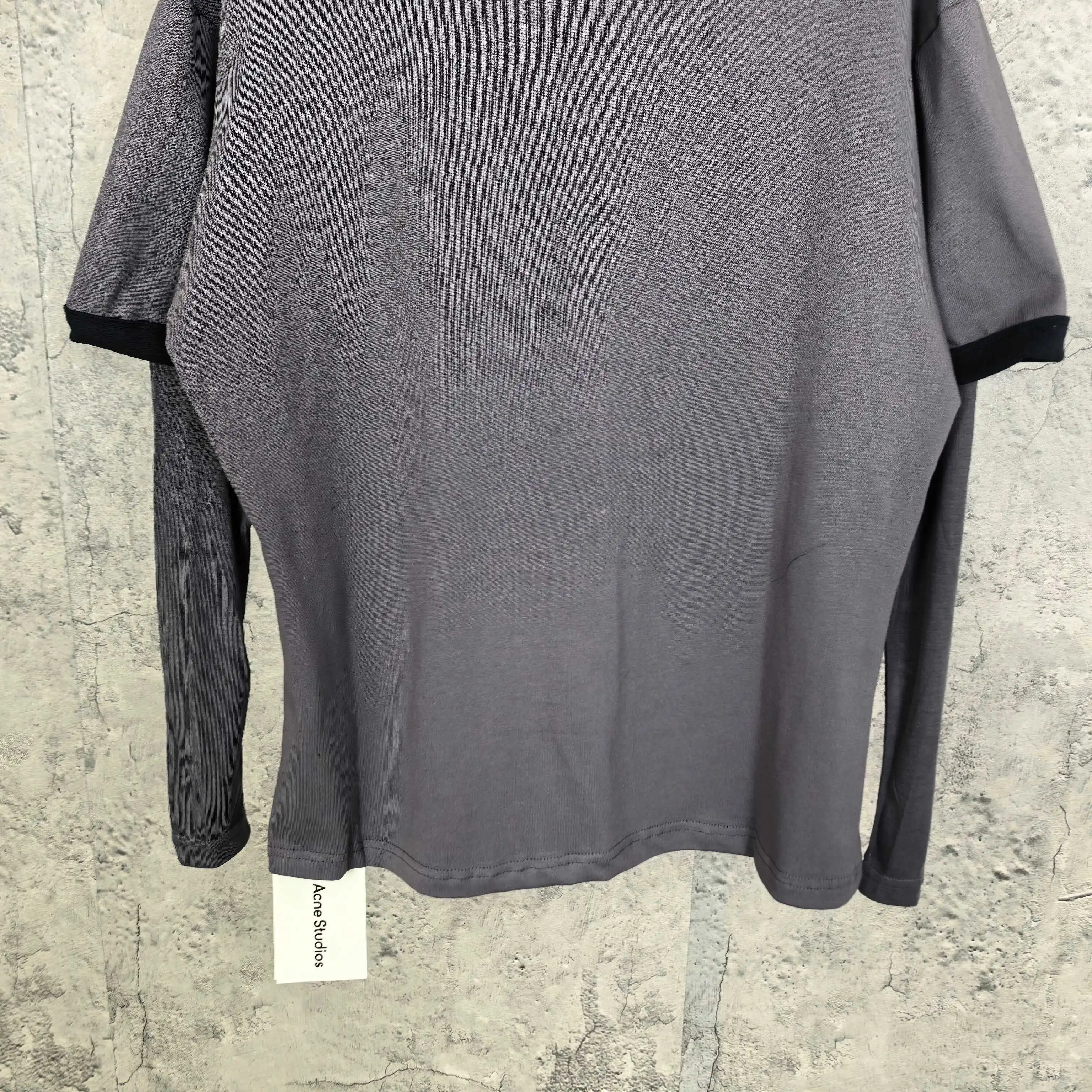 Layered Graphic Long-Sleeve T-Shirt D15023256 — view 11