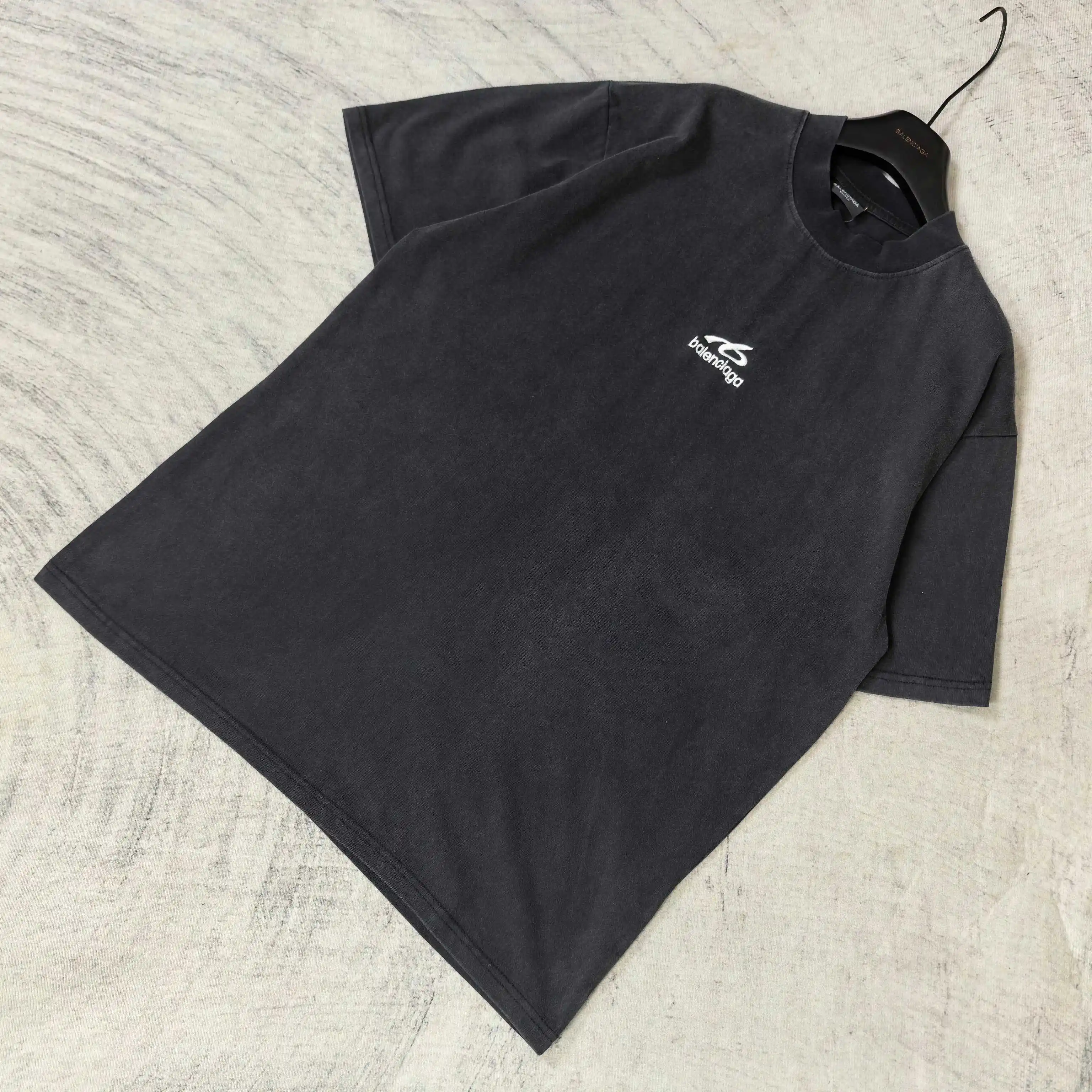 Logo Embroidered Medium Fit T-Shirt D15023182 — view 4