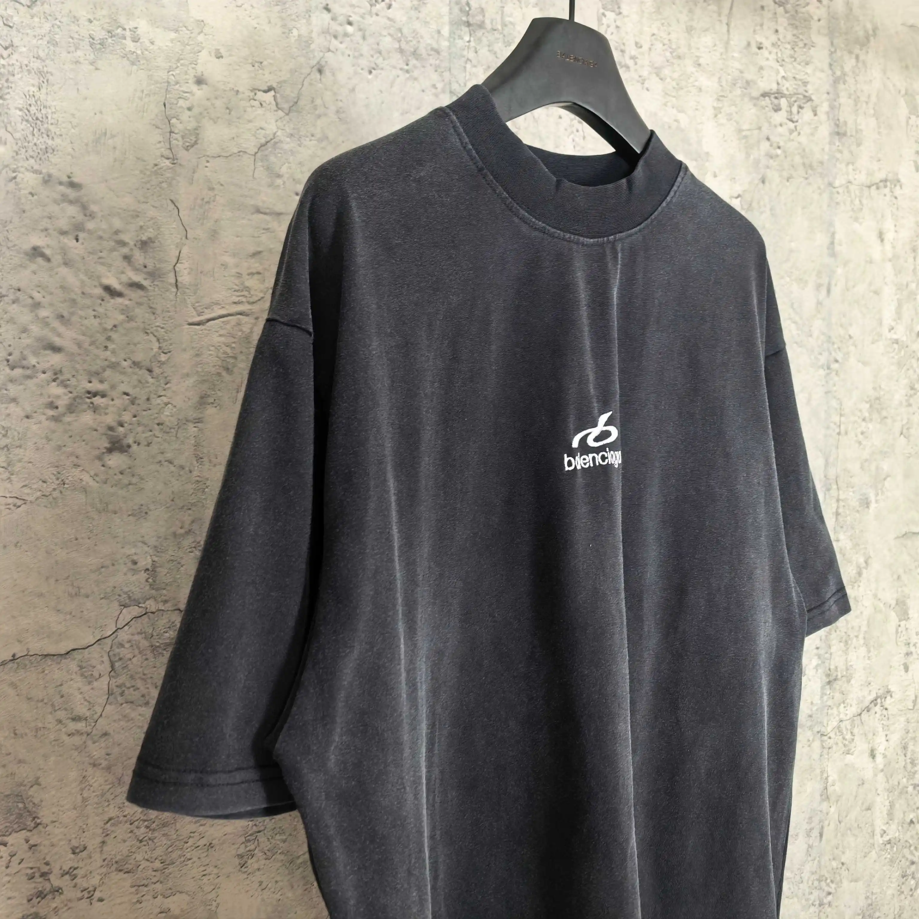Logo Embroidered Medium Fit T-Shirt D15023182 — view 7