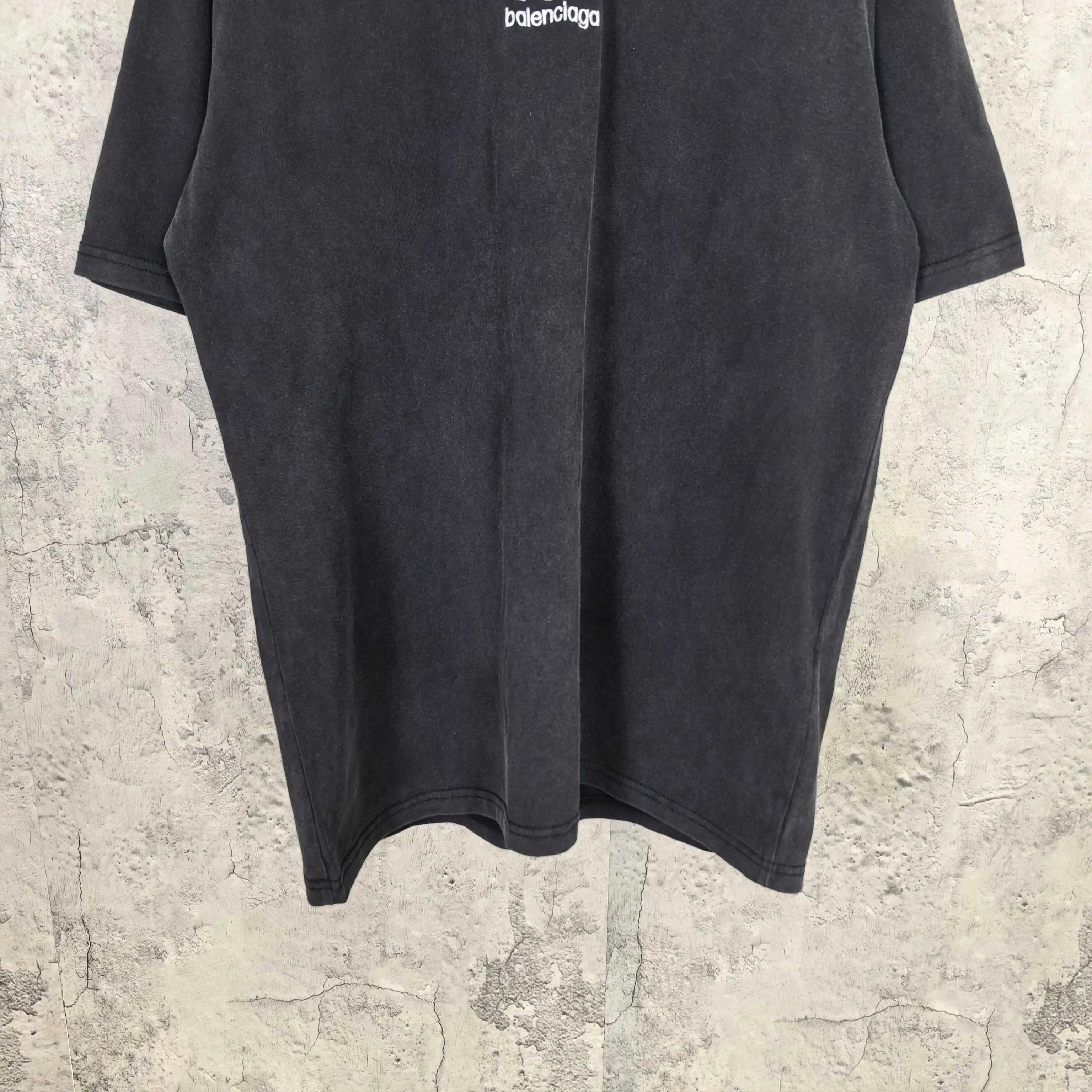 Logo Embroidered Medium Fit T-Shirt D15023182 — view 10