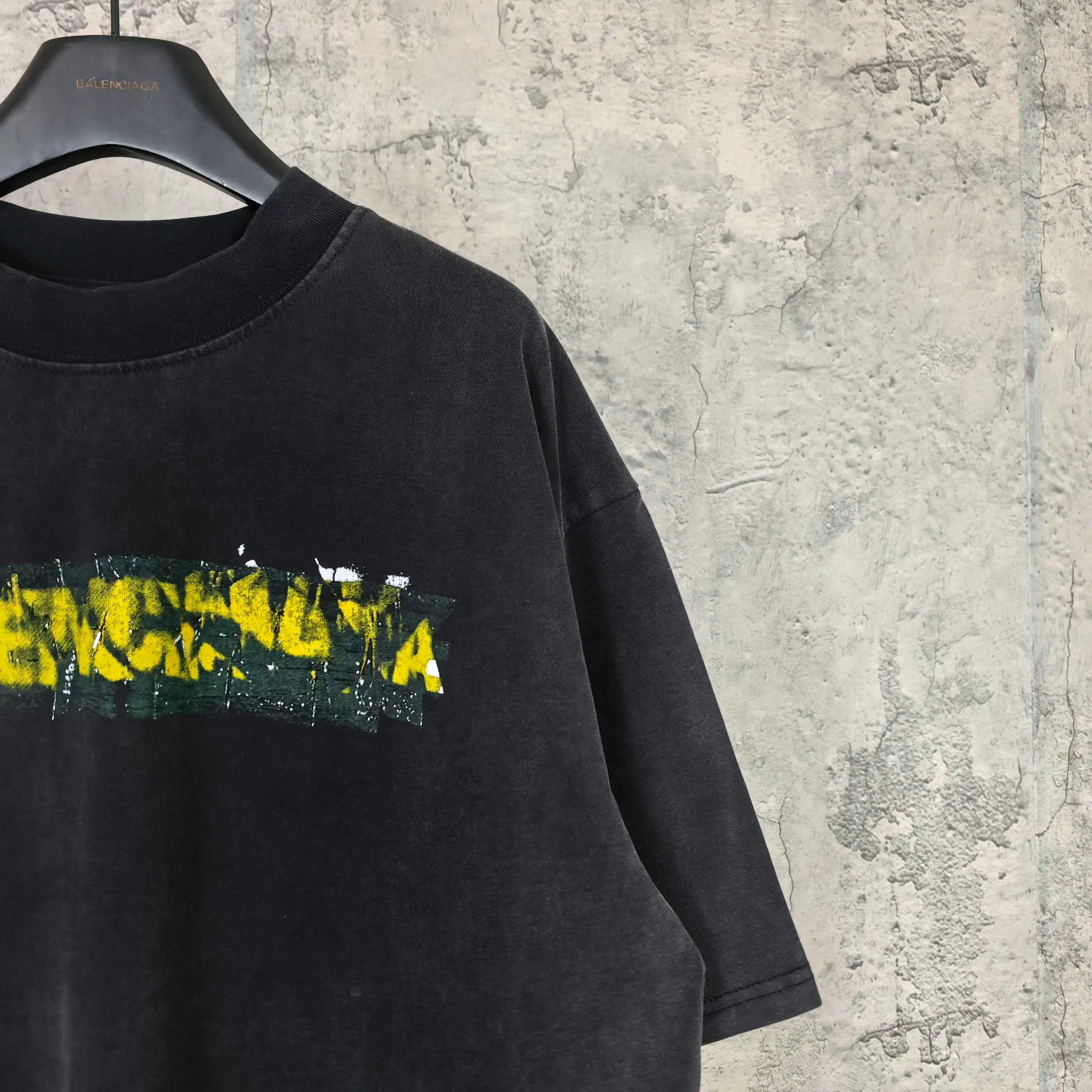 Messy Spray Logo Washed Cotton T-Shirt D15023195 — view 9