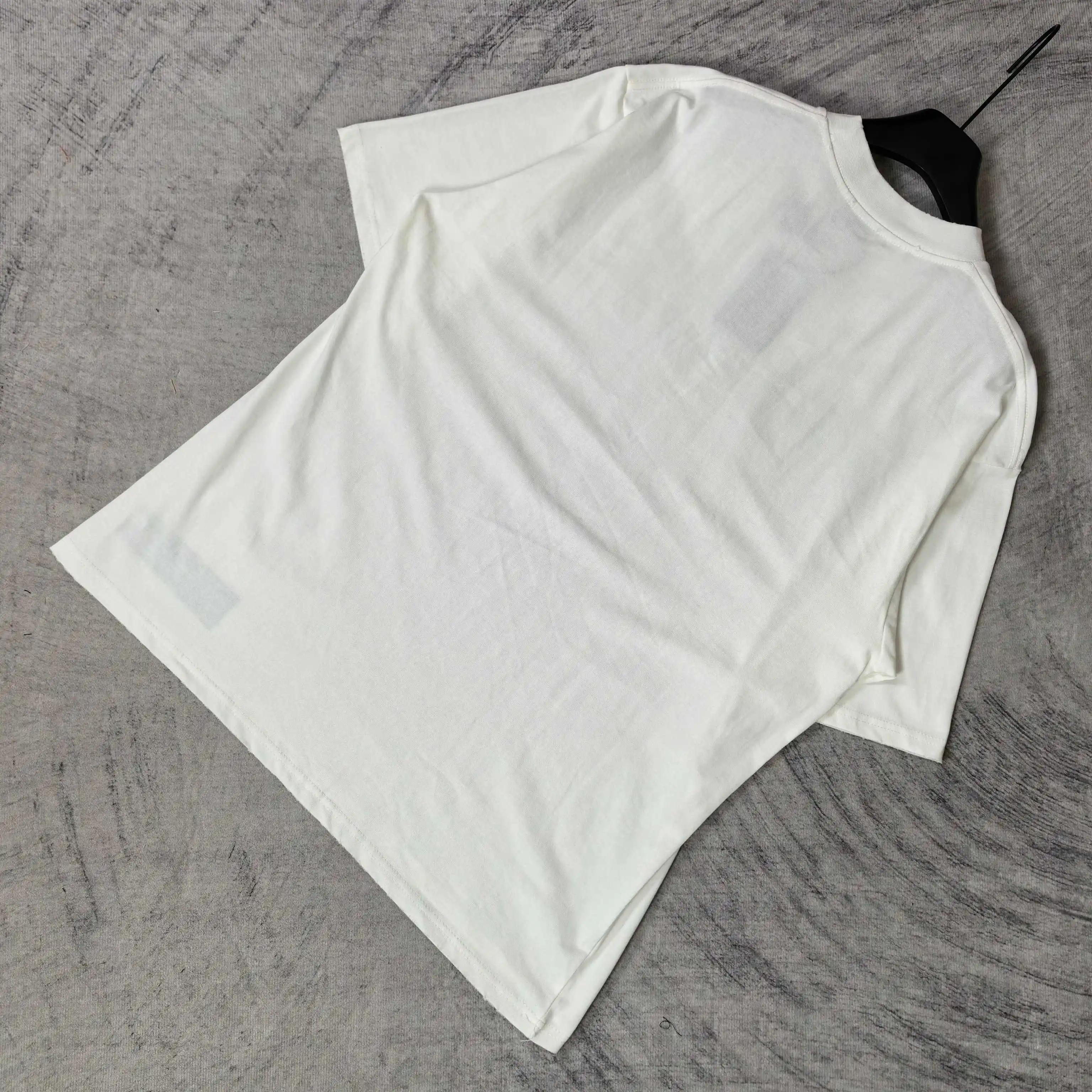 Messy Spray Logo Medium Fit T-Shirt D15023198 — view 5