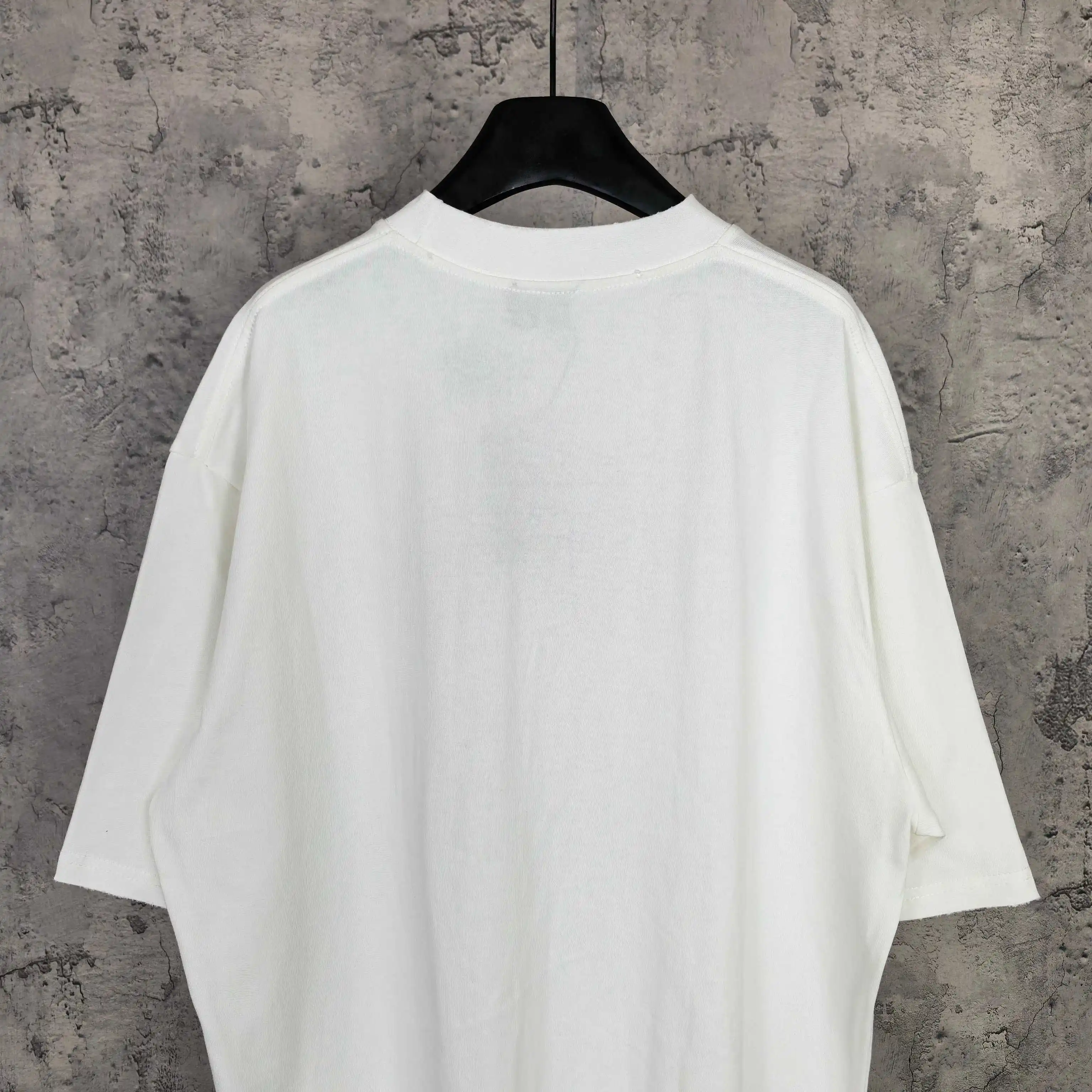 Messy Spray Logo Medium Fit T-Shirt D15023198 — view 6