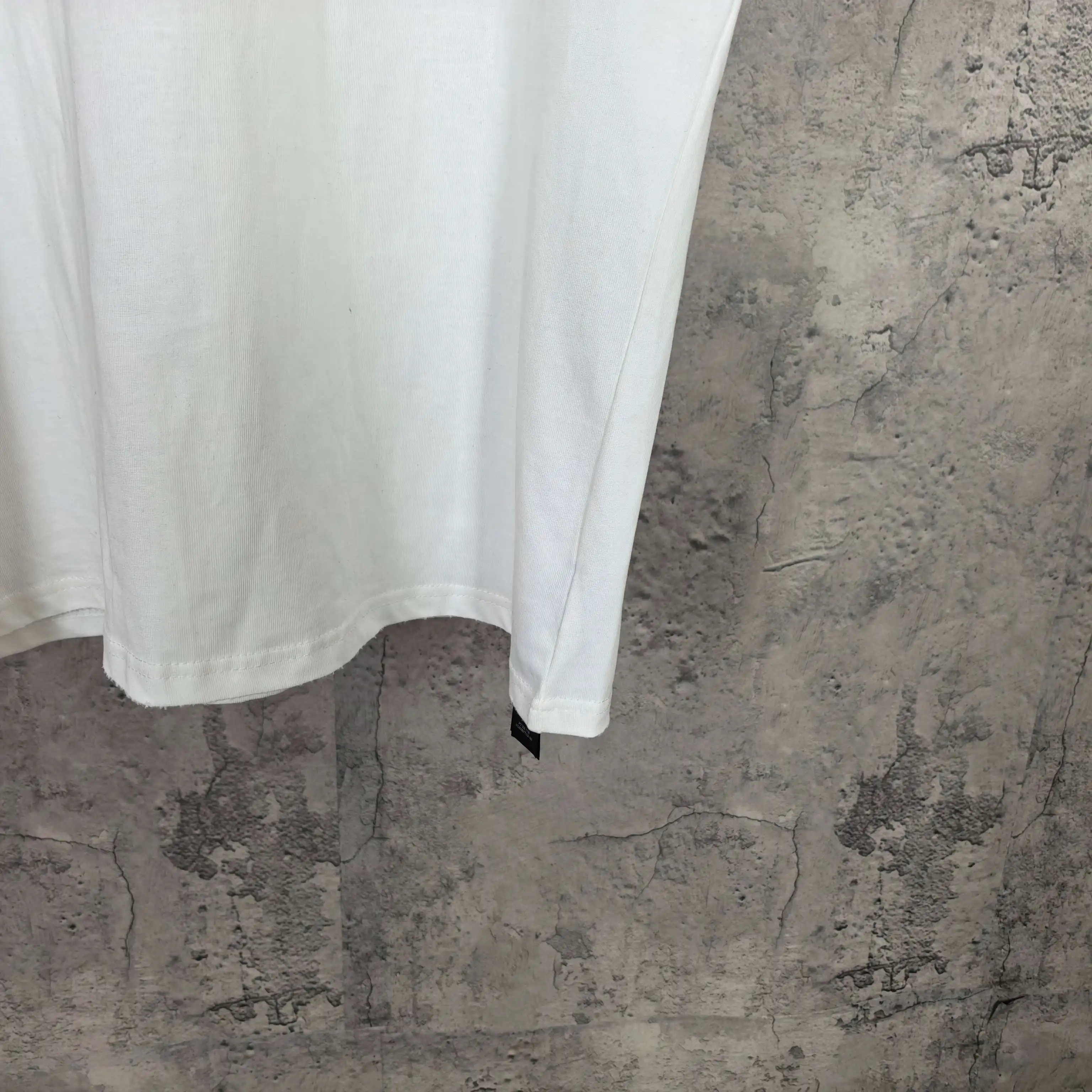 Messy Spray Logo Medium Fit T-Shirt D15023198 — view 10