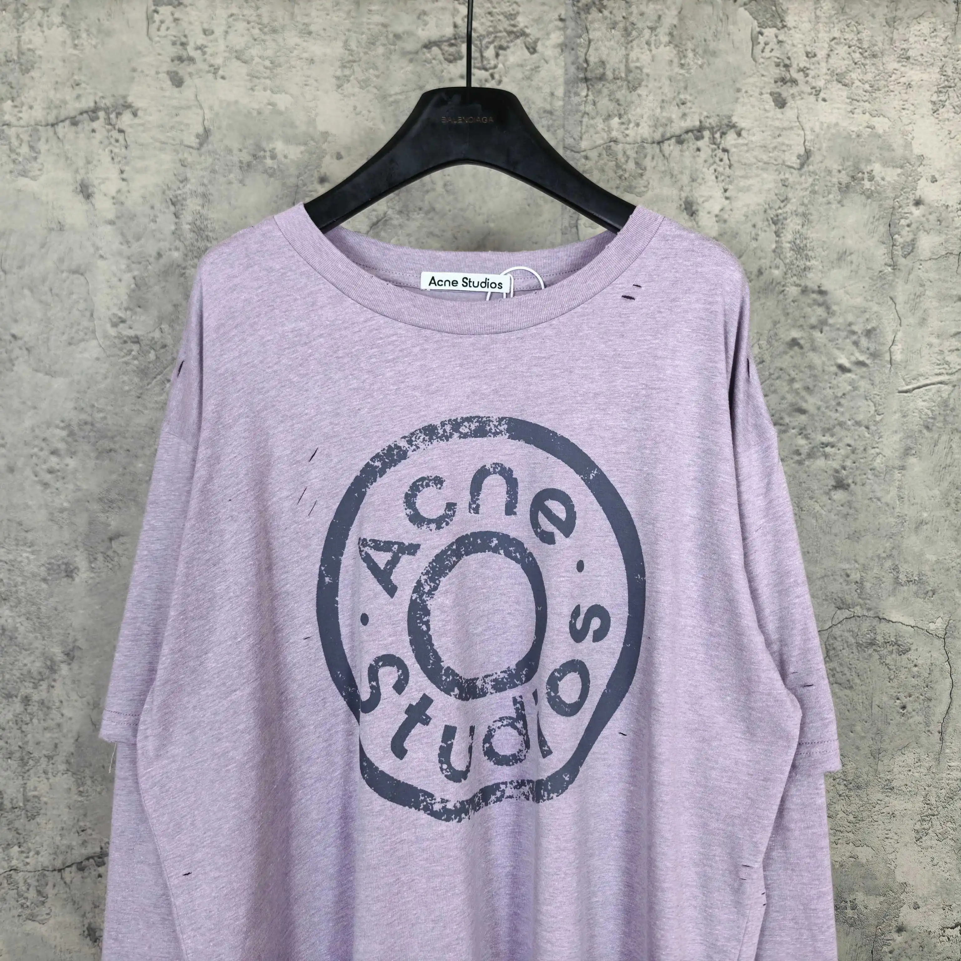 Distressed Logo Print Long-Sleeve T-Shirt D15523224 — view 3