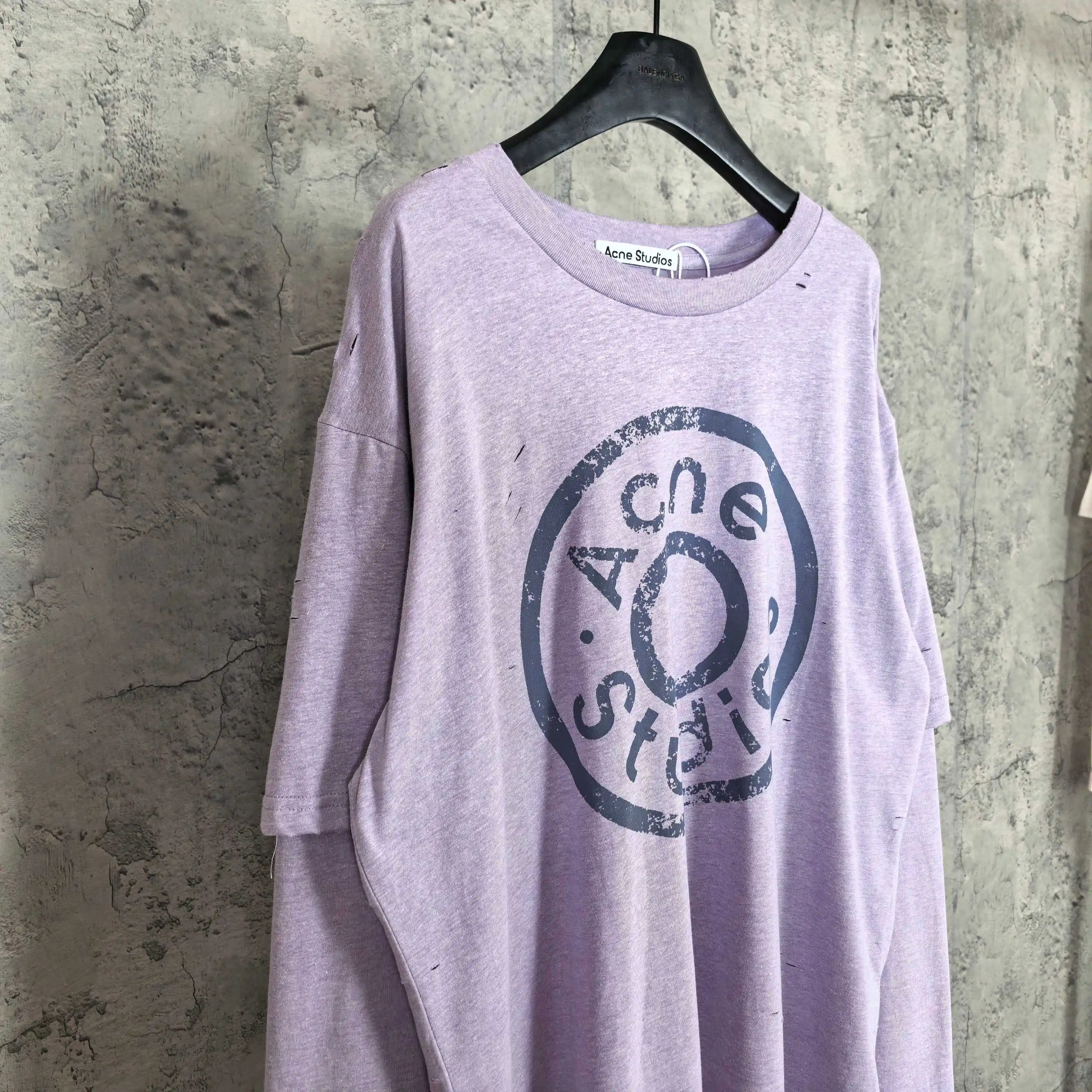 Distressed Logo Print Long-Sleeve T-Shirt D15523224 — view 7