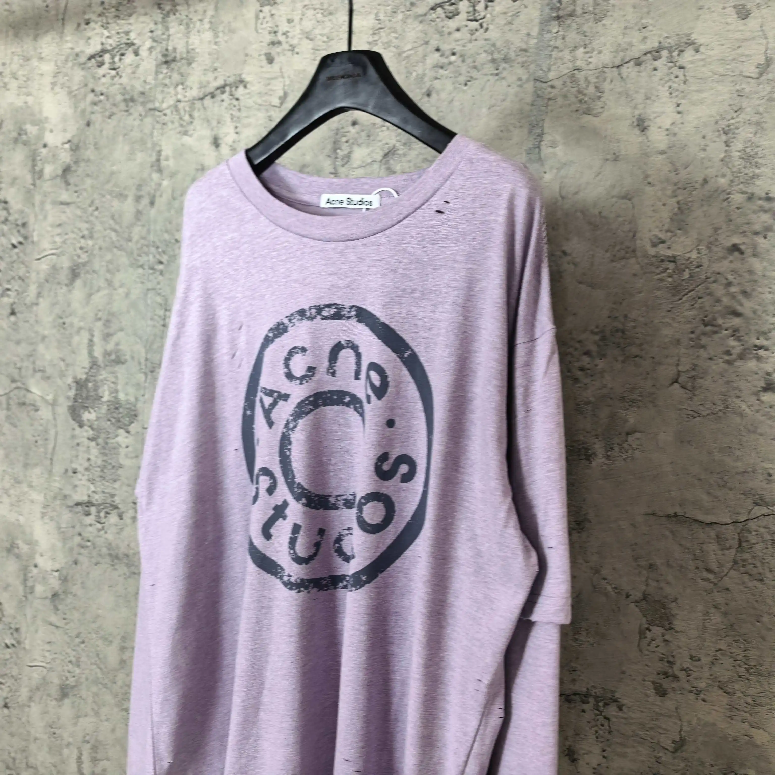 Distressed Logo Print Long-Sleeve T-Shirt D15523224 — view 9