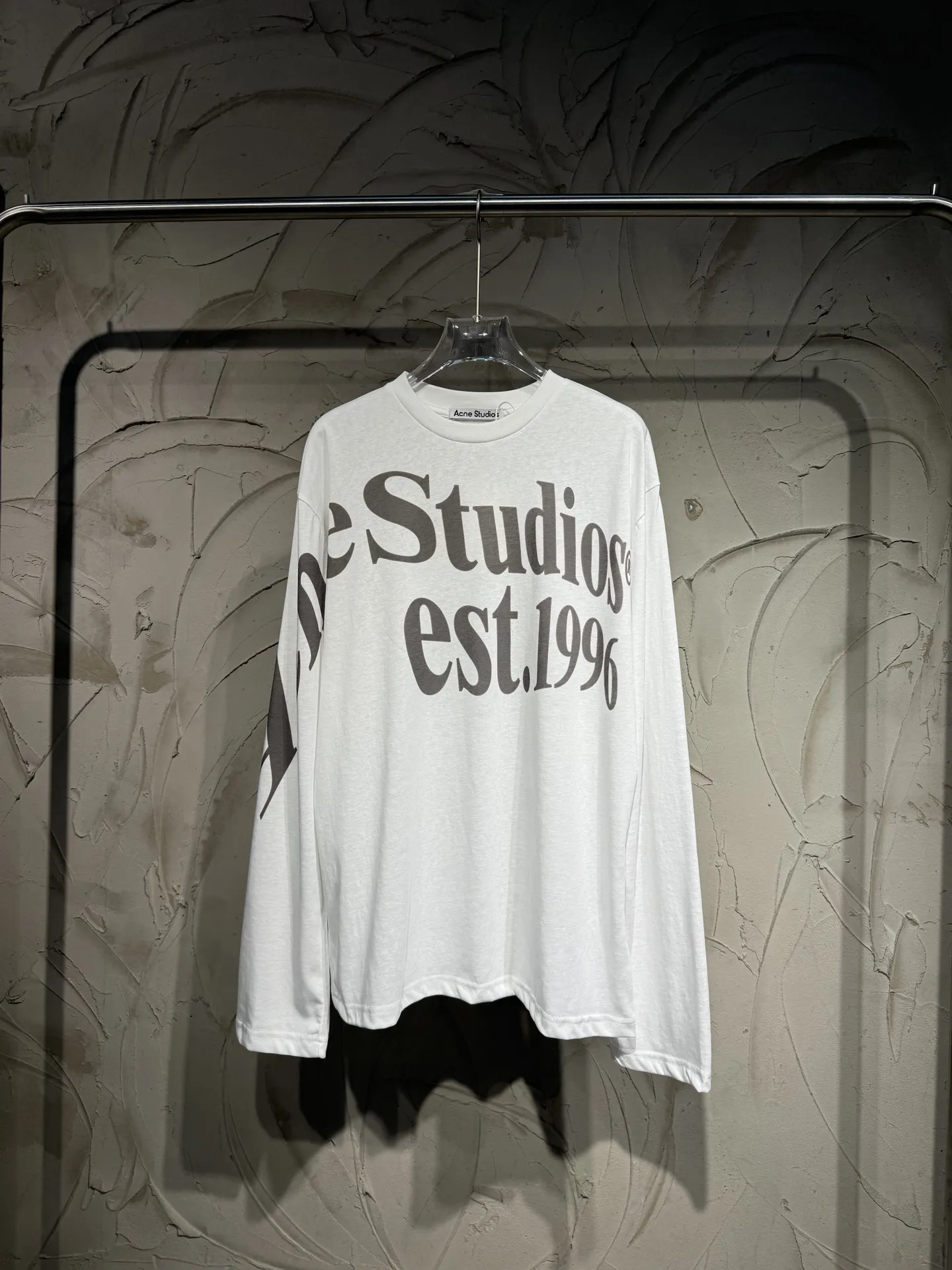 Logo Print Long-Sleeve T-Shirt D15523060