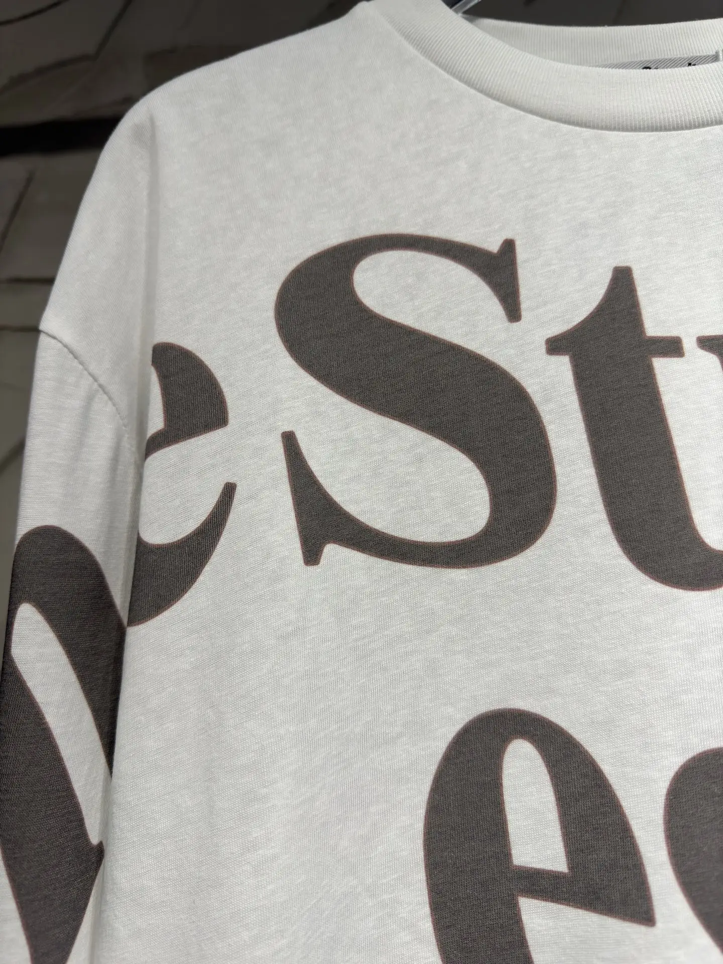 Logo Print Long-Sleeve T-Shirt D15523060 — view 2