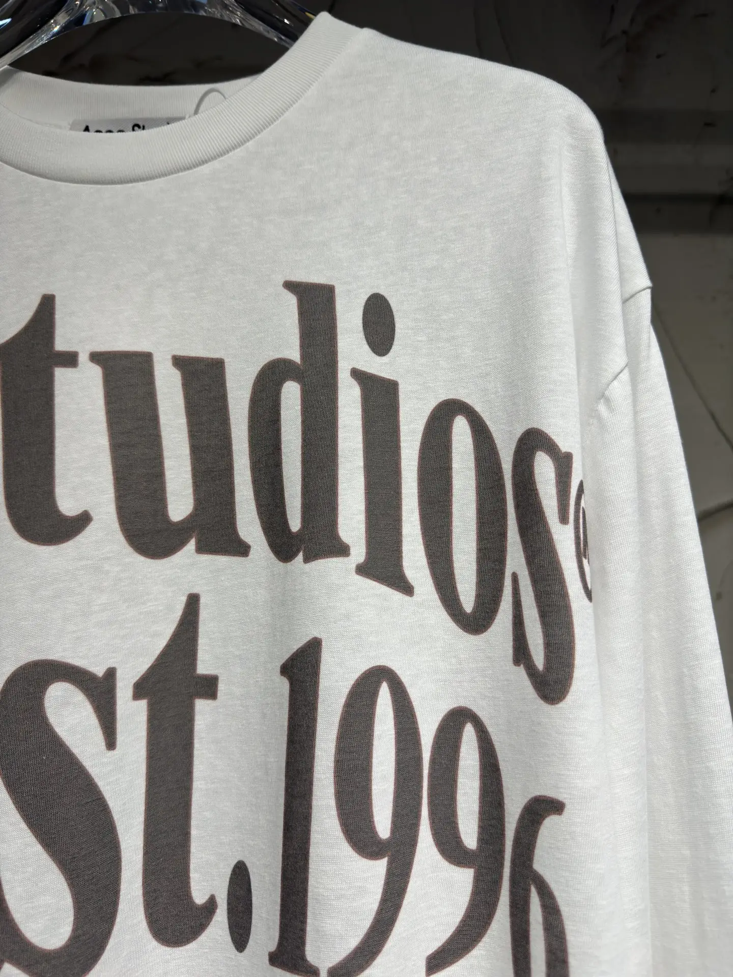 Logo Print Long-Sleeve T-Shirt D15523060 — view 3