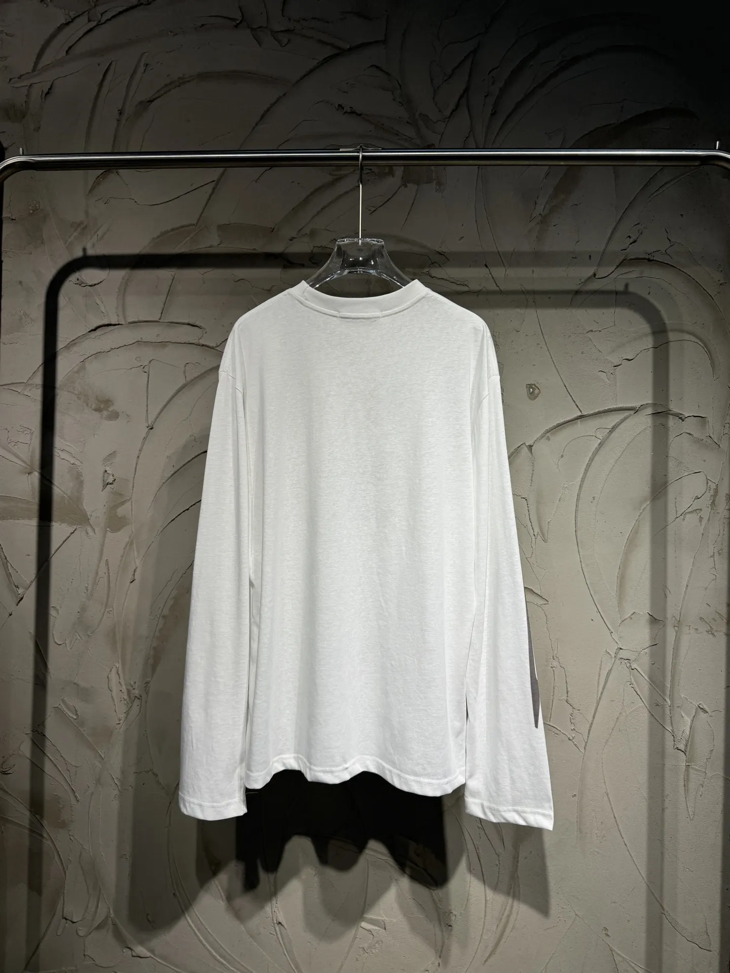 Logo Print Long-Sleeve T-Shirt D15523060 — view 10