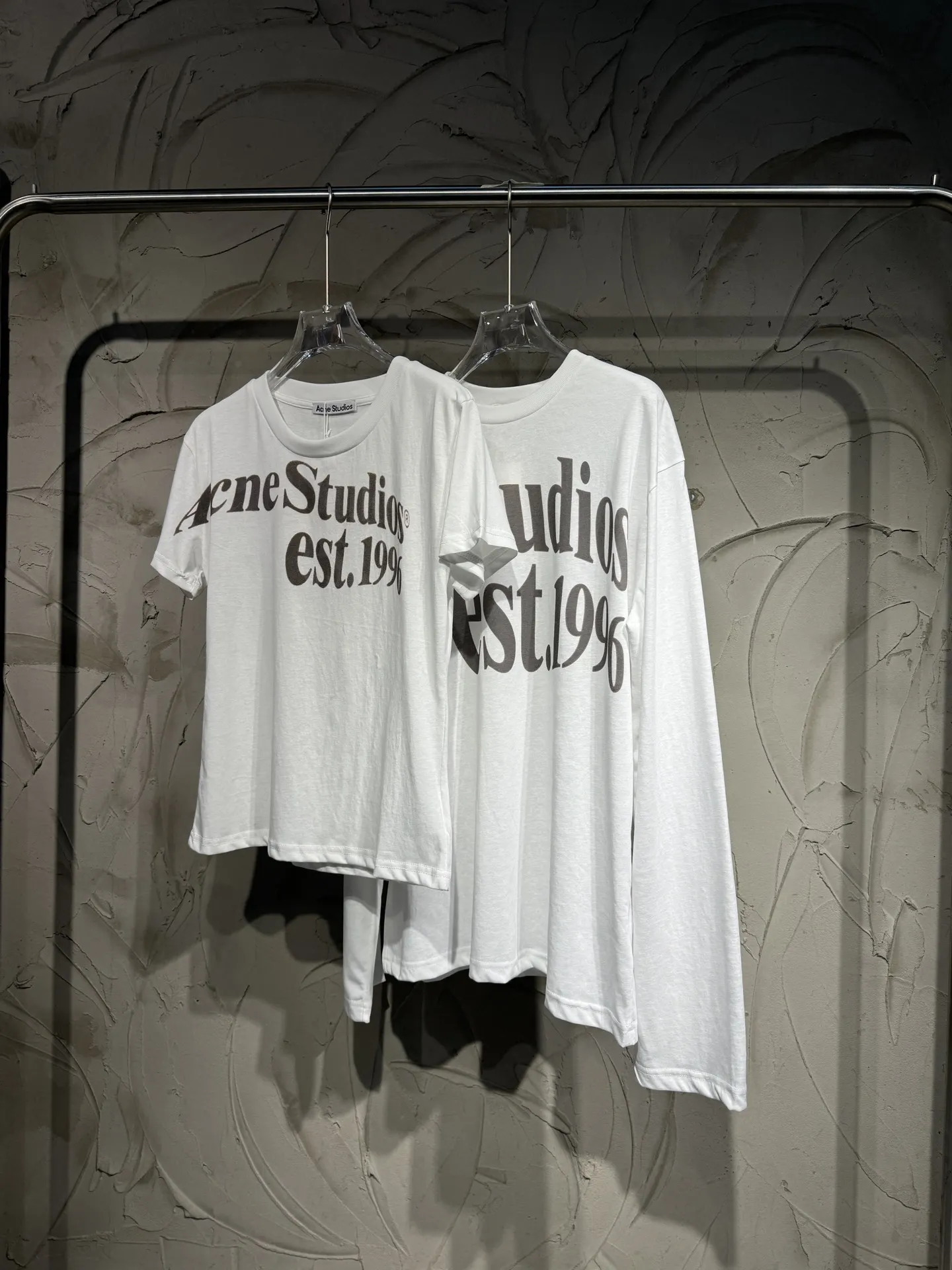 Logo Print Long-Sleeve T-Shirt D15523060 — view 13