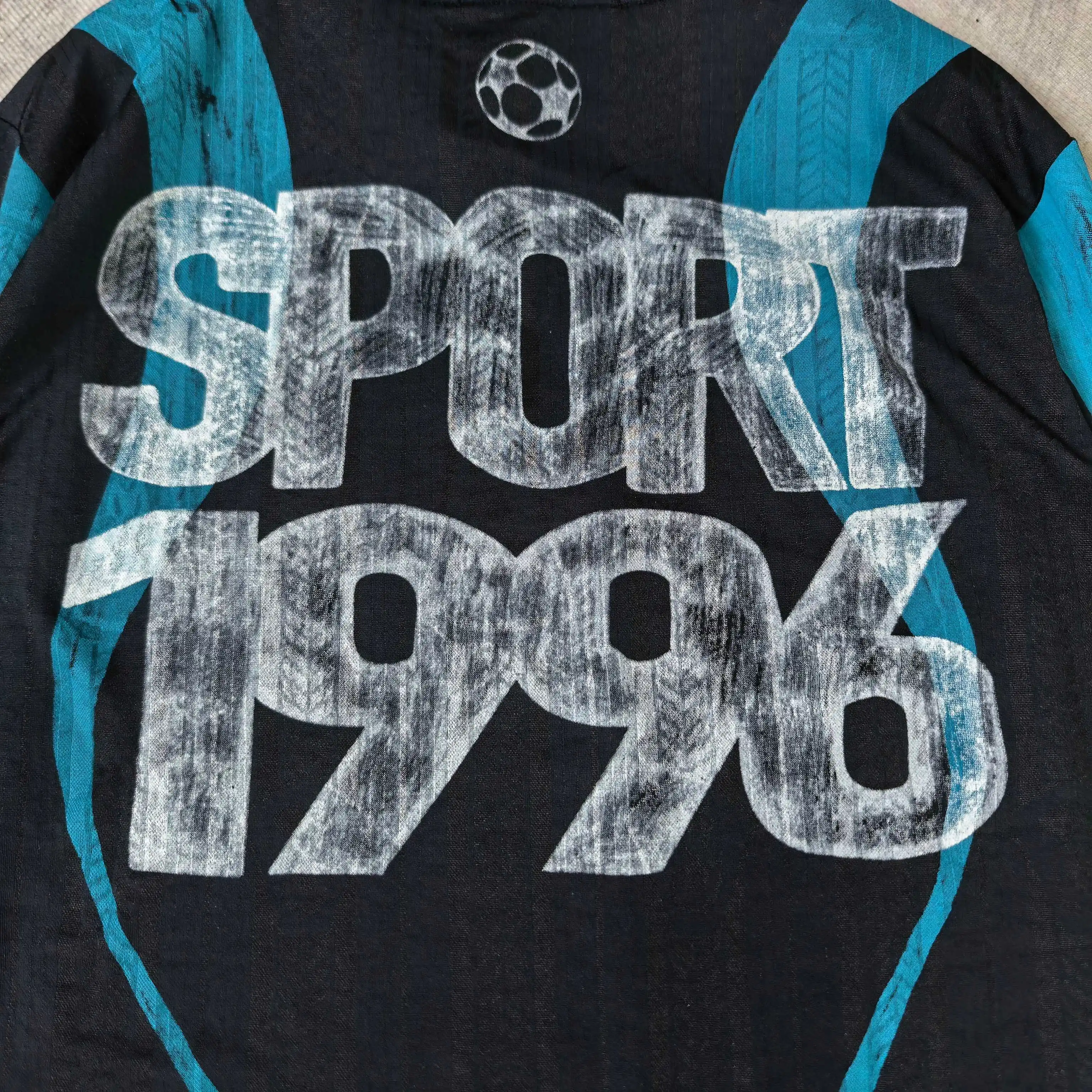 Long-Sleeve Graphic Football Jersey D15523254 — view 11