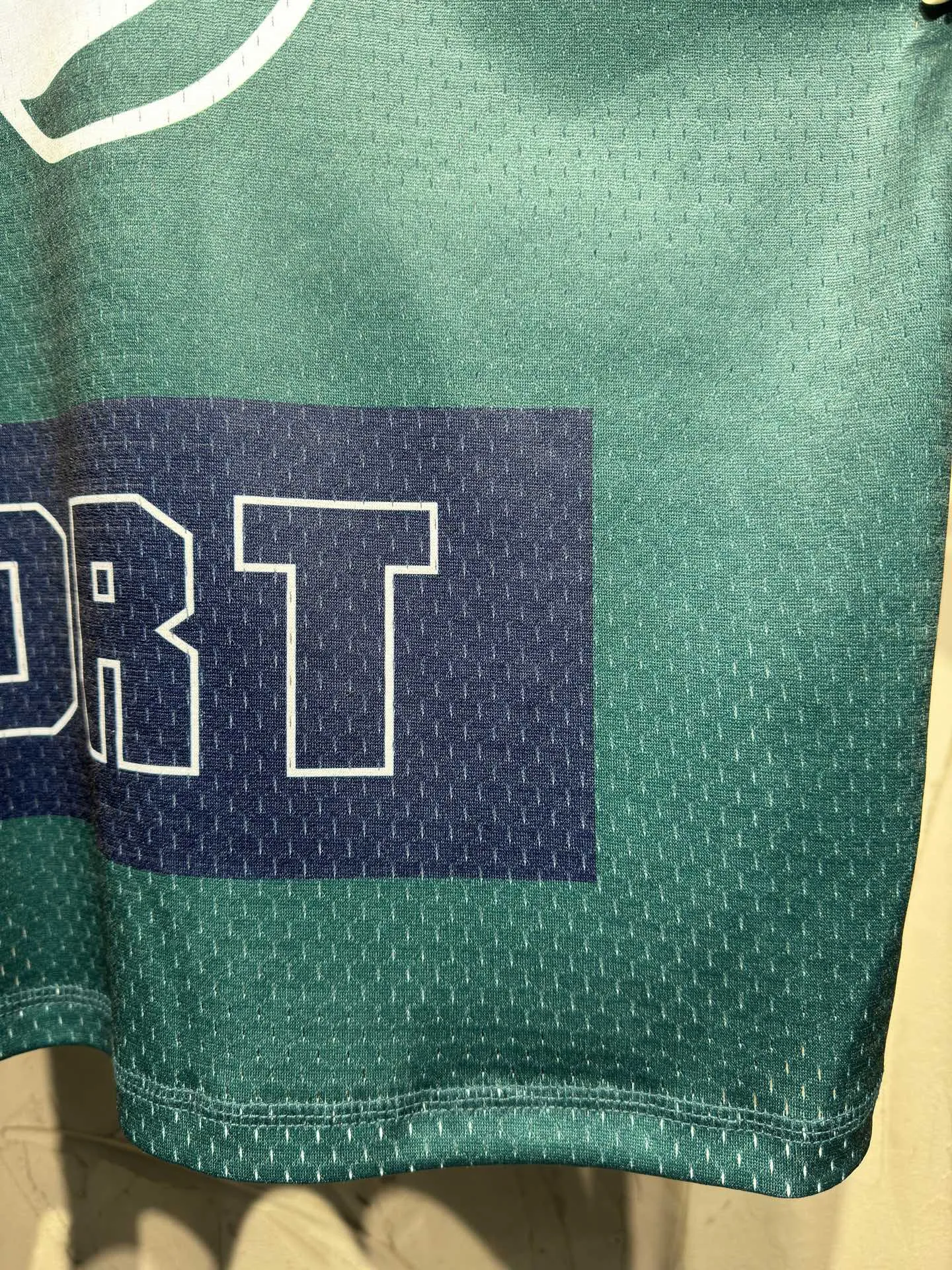 Oversized Logo-Print Mesh Football Jersey D15523038 — view 24