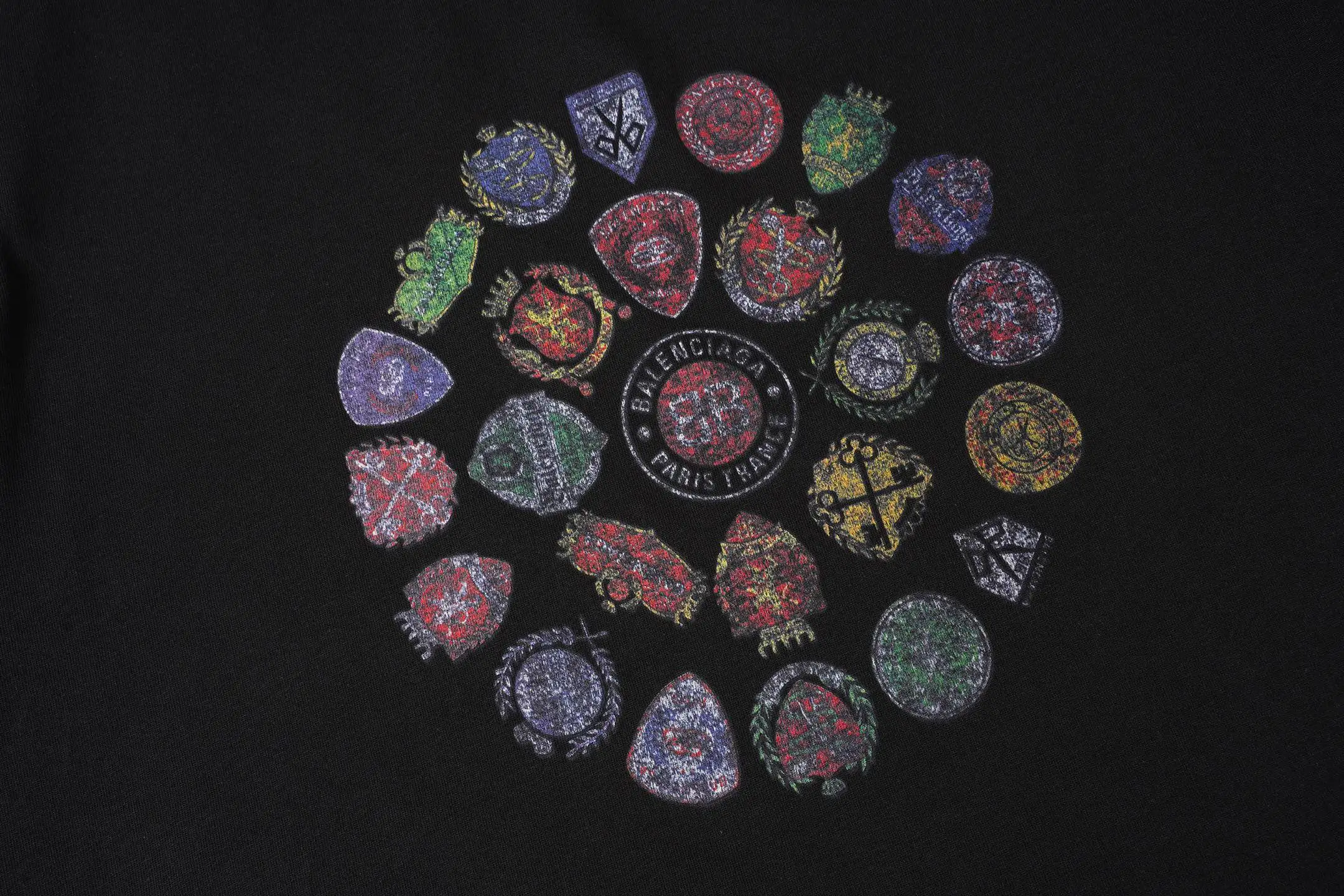 Crest Logo Graphic T-Shirt D15518725 — view 3