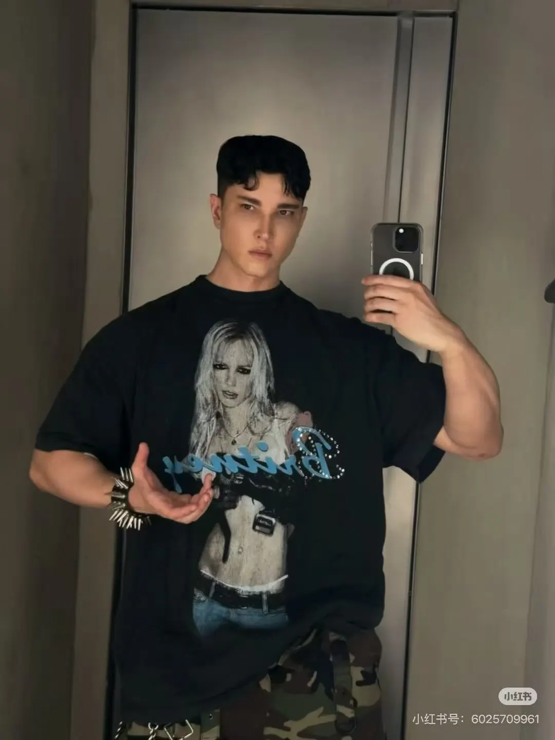 Britney Spears Graphic Print T-Shirt D15518744 — view 8