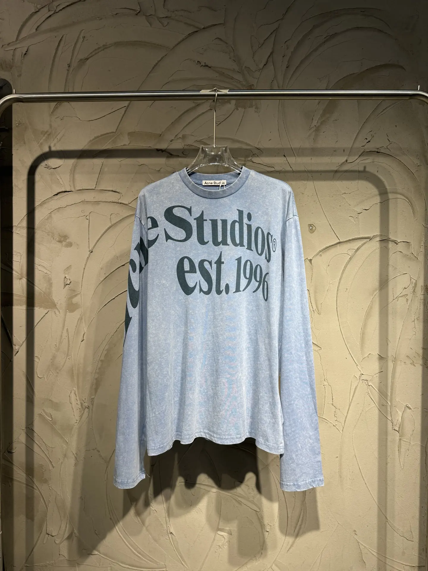 Logo Print Acid-Wash Long-Sleeved T-Shirt D16023059