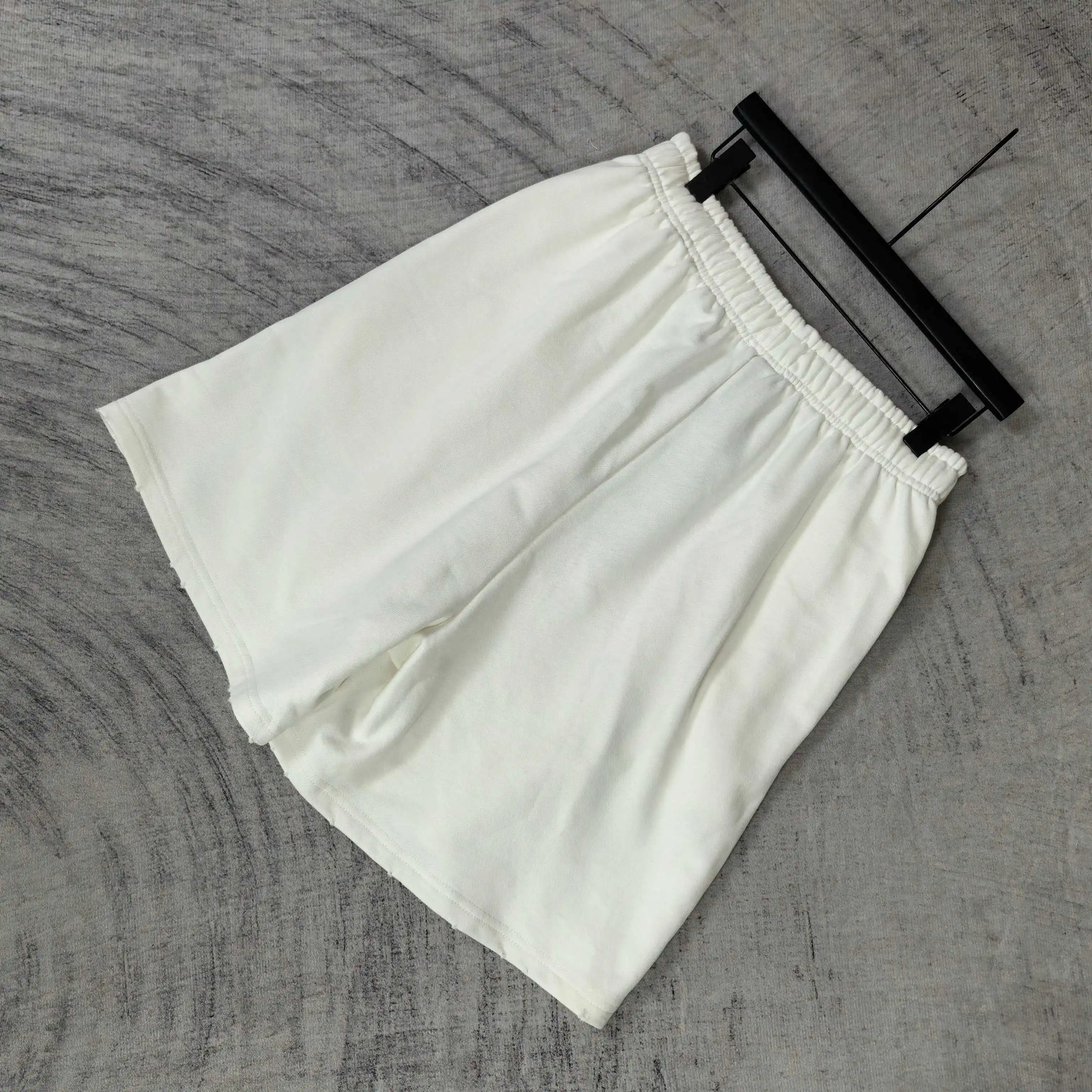 Messy Spray Logo Relaxed Shorts D16023197 — view 5