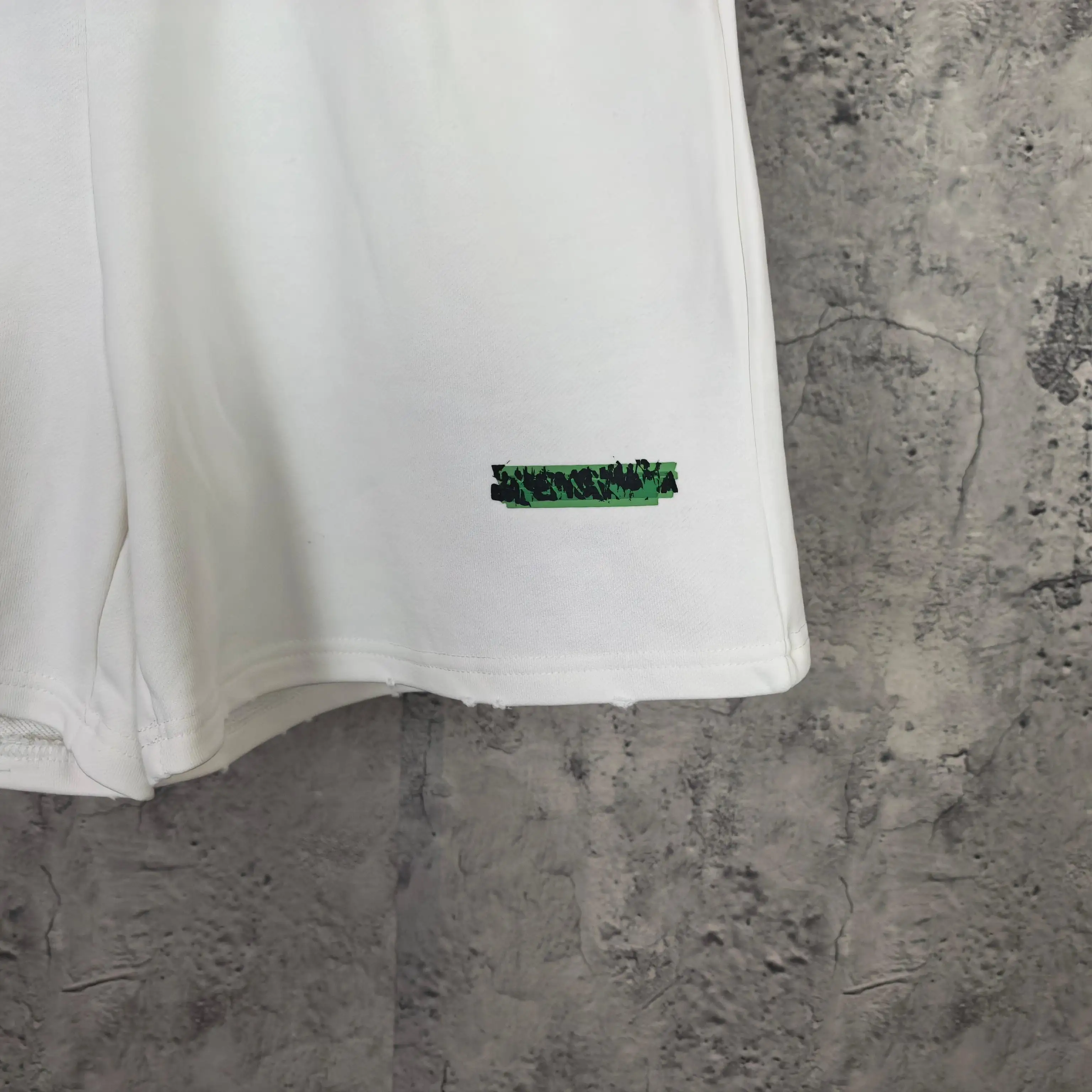 Messy Spray Logo Relaxed Shorts D16023197 — view 11