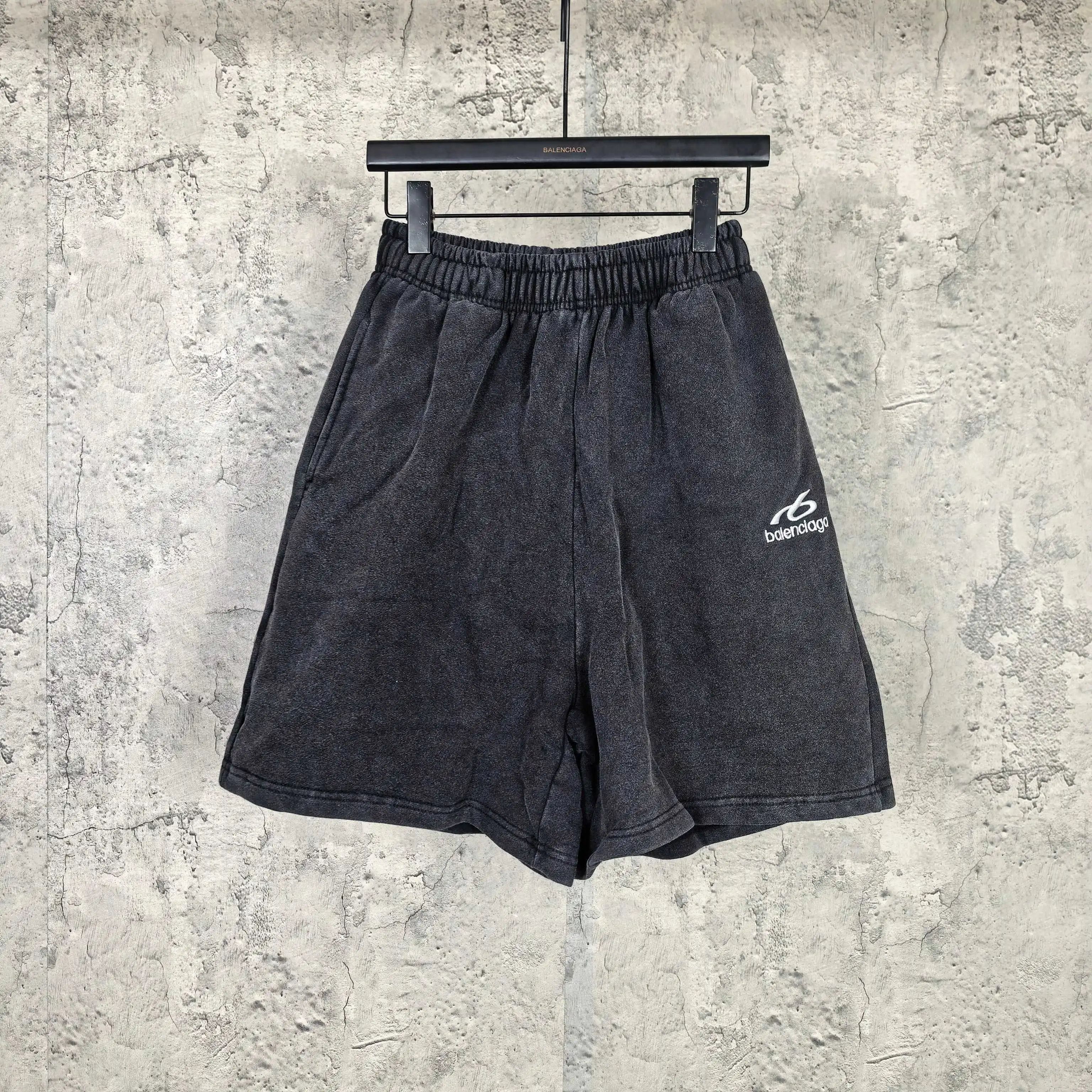 Logo Embroidered Washed Relaxed-Fit Shorts D16023181