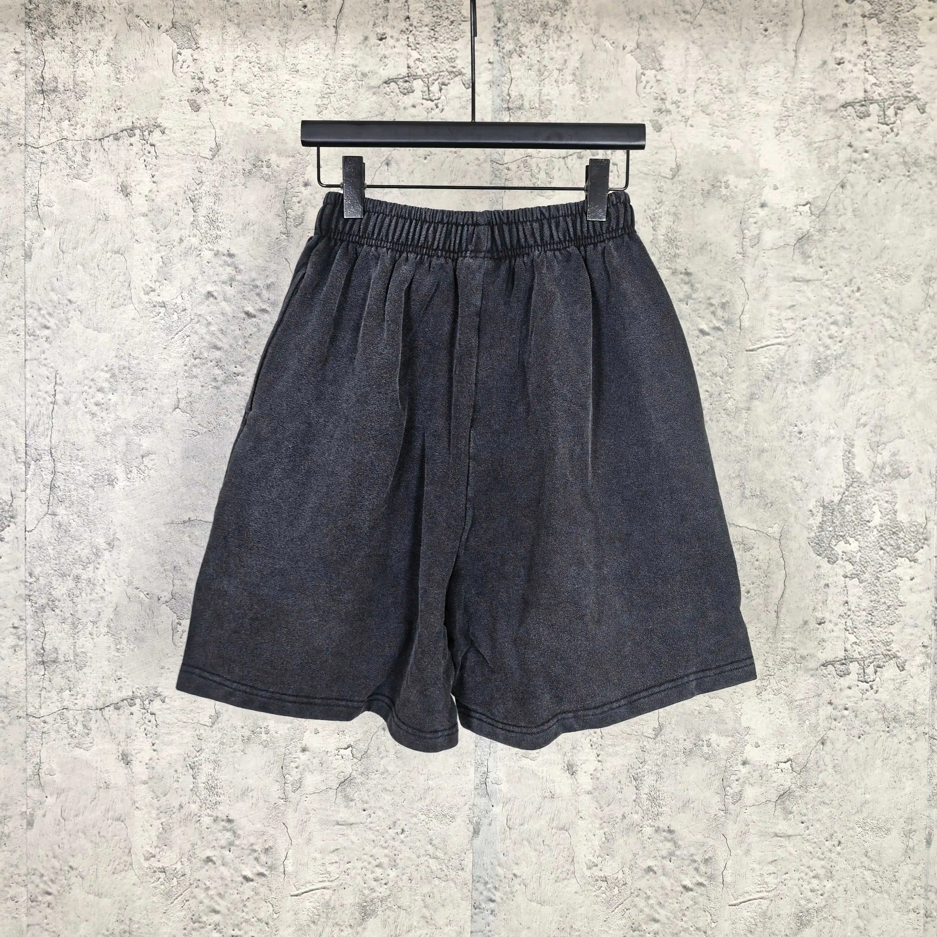 Logo Embroidered Washed Relaxed-Fit Shorts D16023181 — view 2