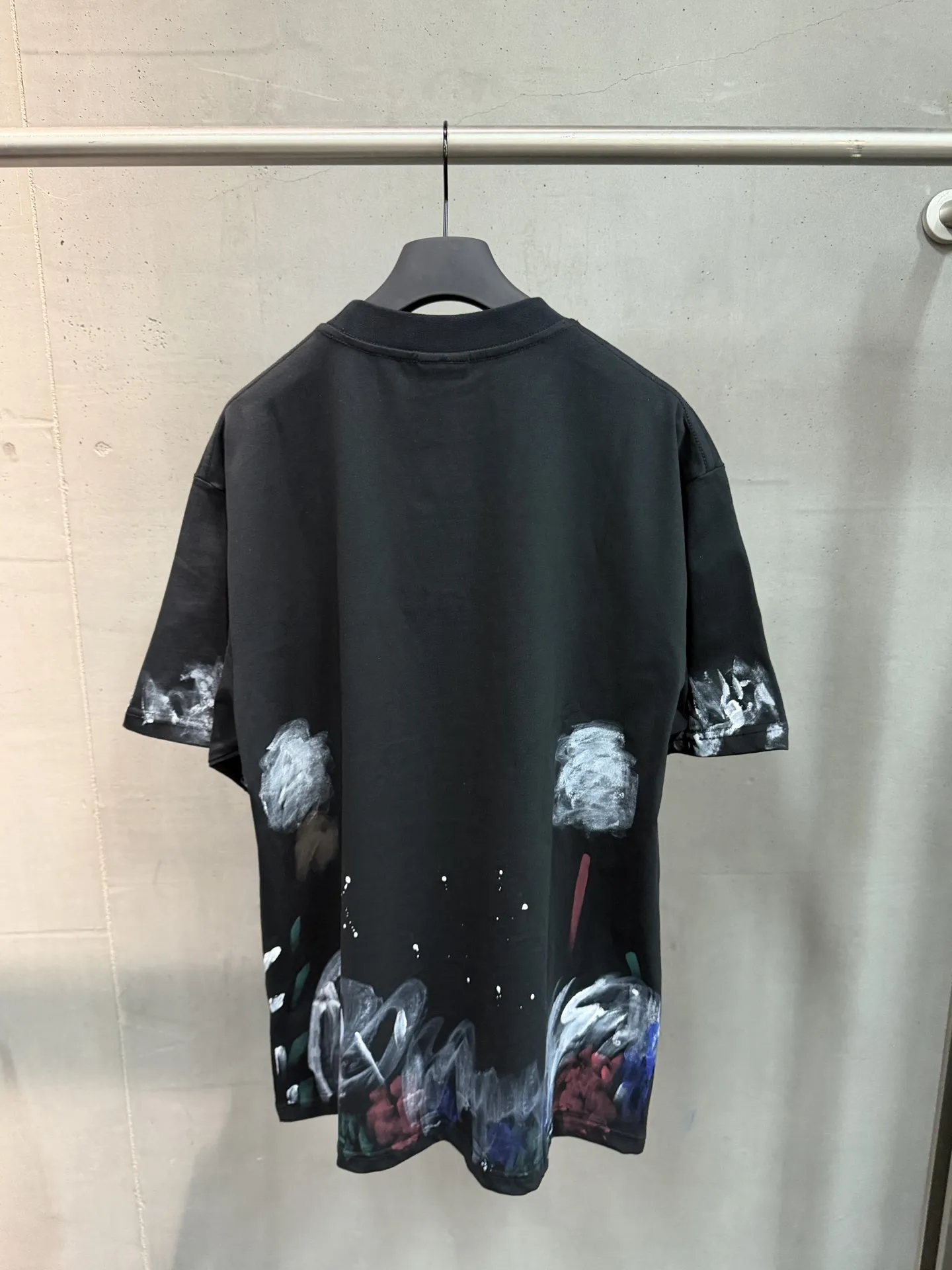 Hand-Painted Splatter Embroidery T-Shirt D16018761 — view 2