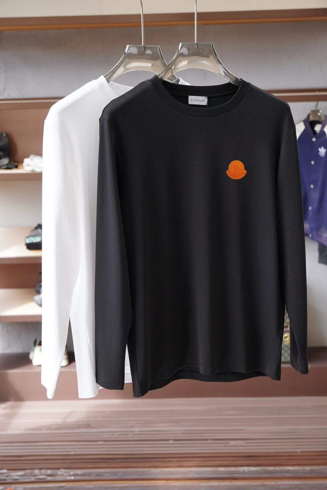 Logo-Appliqué Long-Sleeved Cotton T-Shirt D16514020