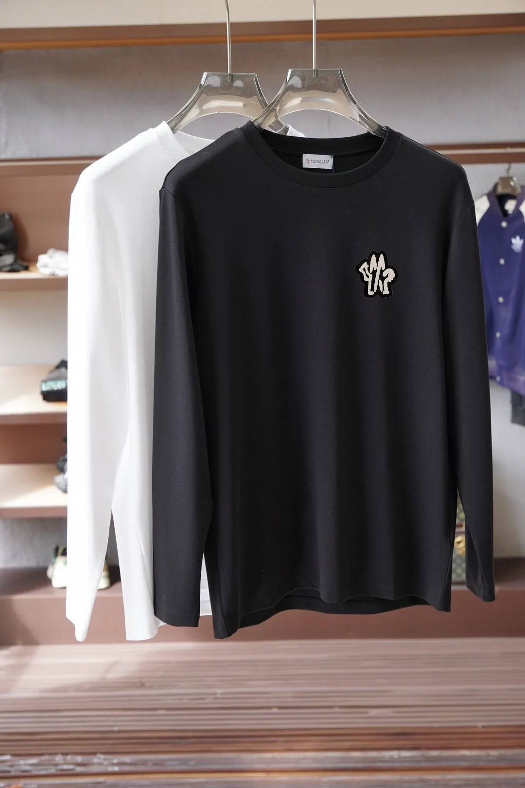 Logo-Appliqué Long-Sleeved Cotton T-Shirt D16514032