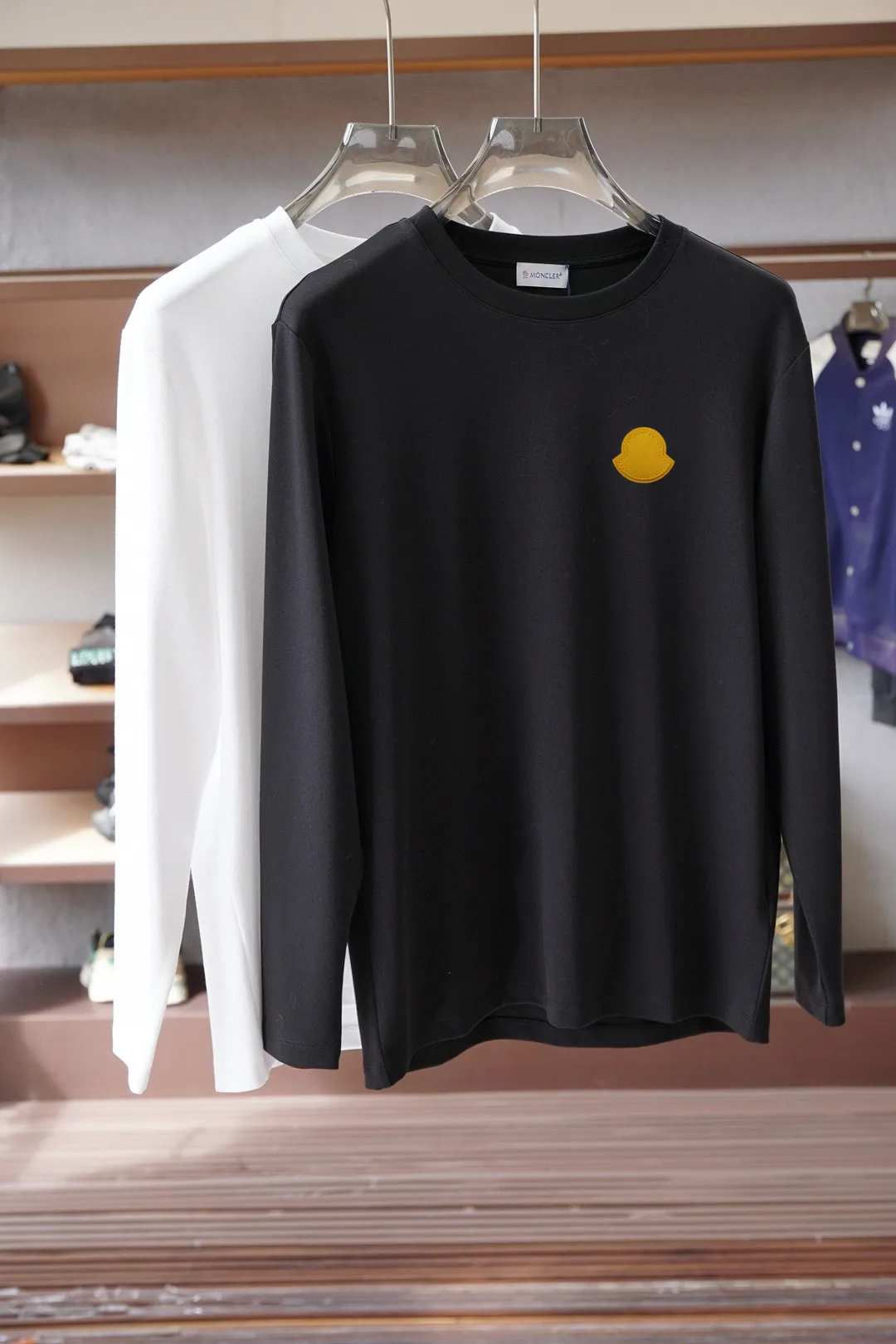 Logo-Patch Long-Sleeved Cotton T-Shirt D16514031