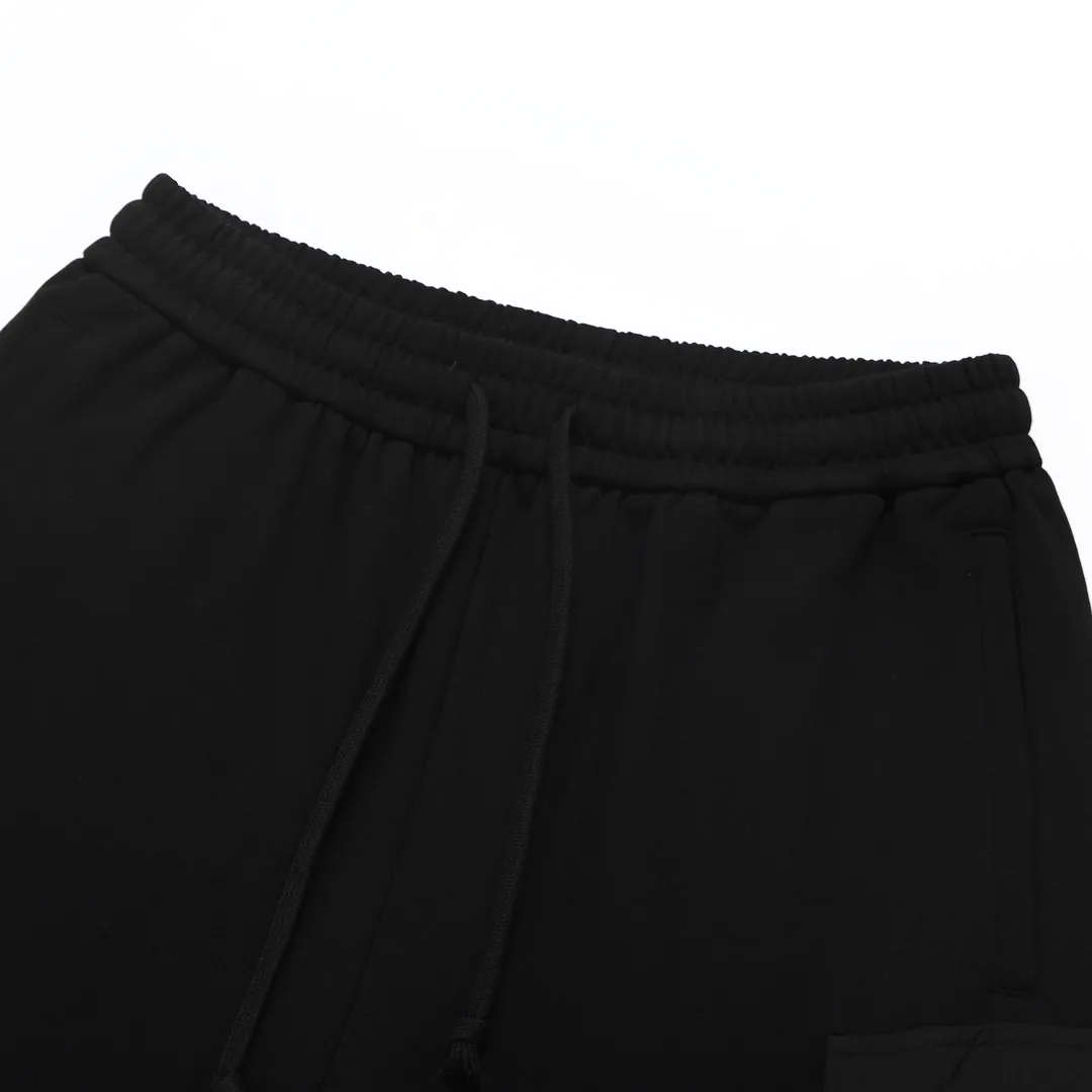 Compass Patch Cargo Sweat Shorts D17012106 — view 3
