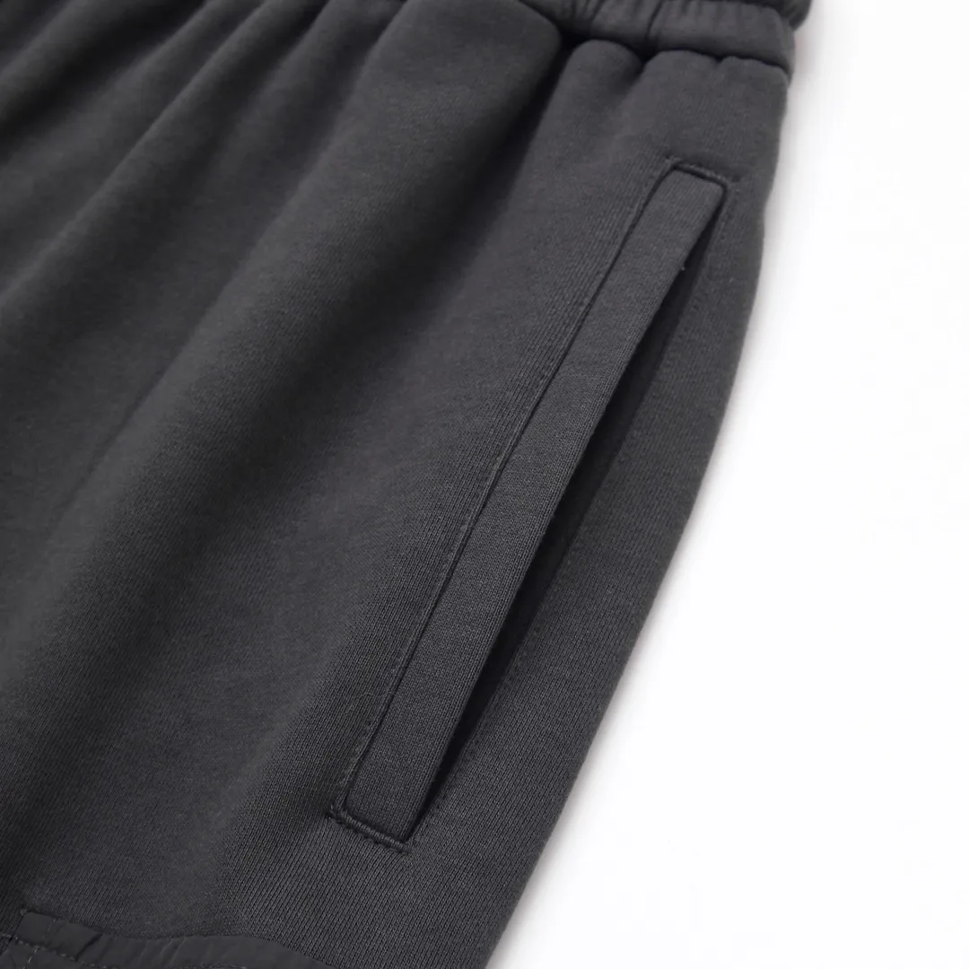 Compass Patch Cargo Sweat Shorts D17012104 — view 4