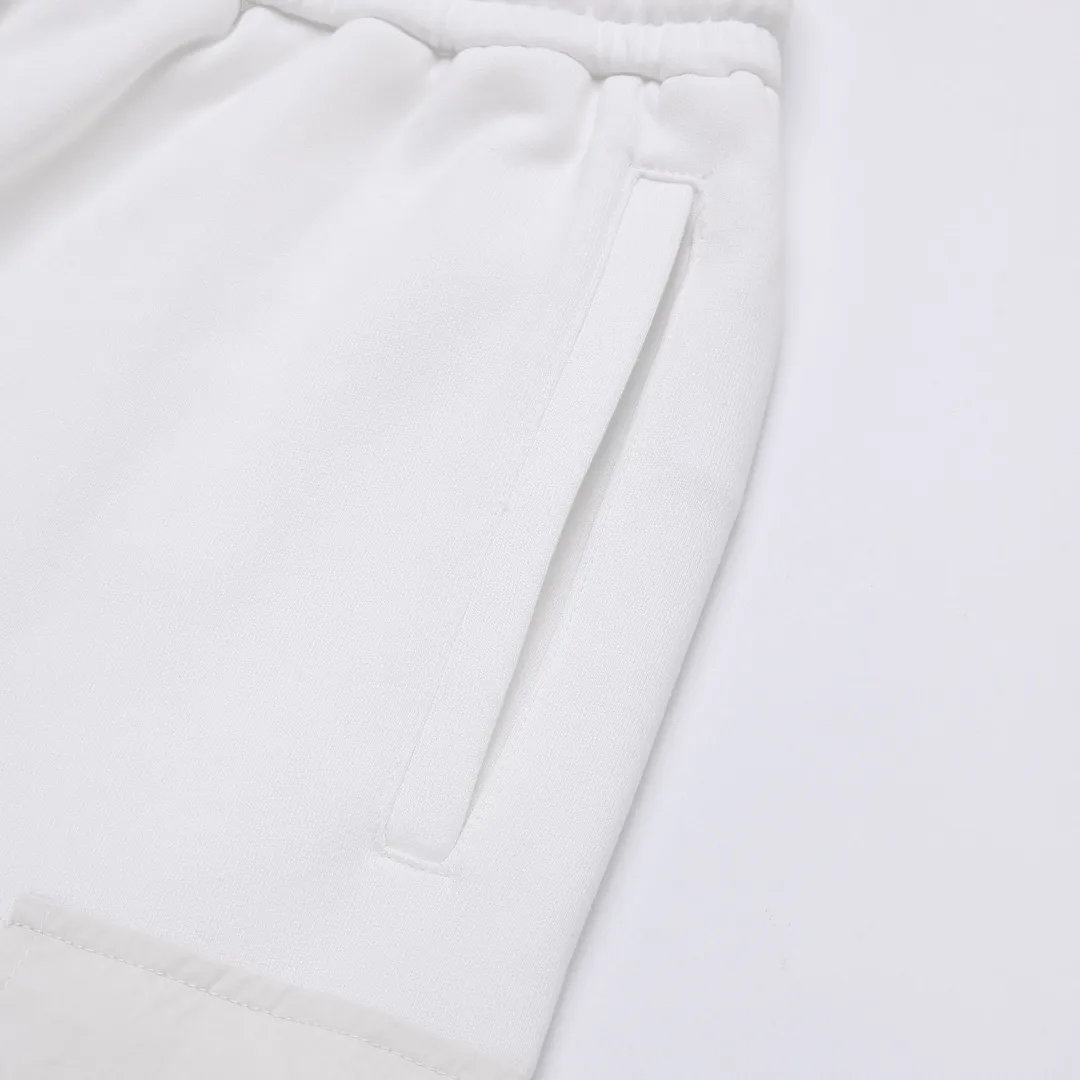 Compass Patch Cargo Sweat Shorts D17012105 — view 4