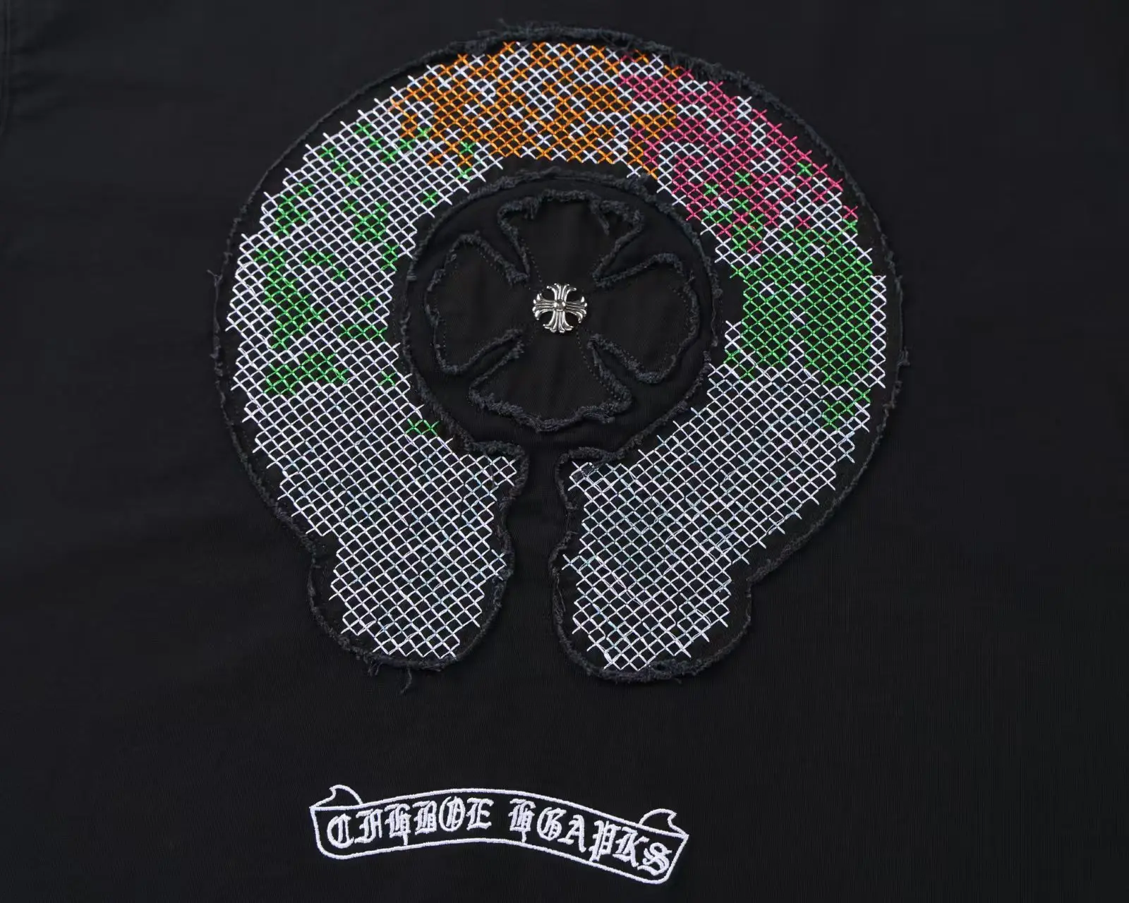 Embroidered Patch Long-Sleeve T-Shirt D17523607 — view 3