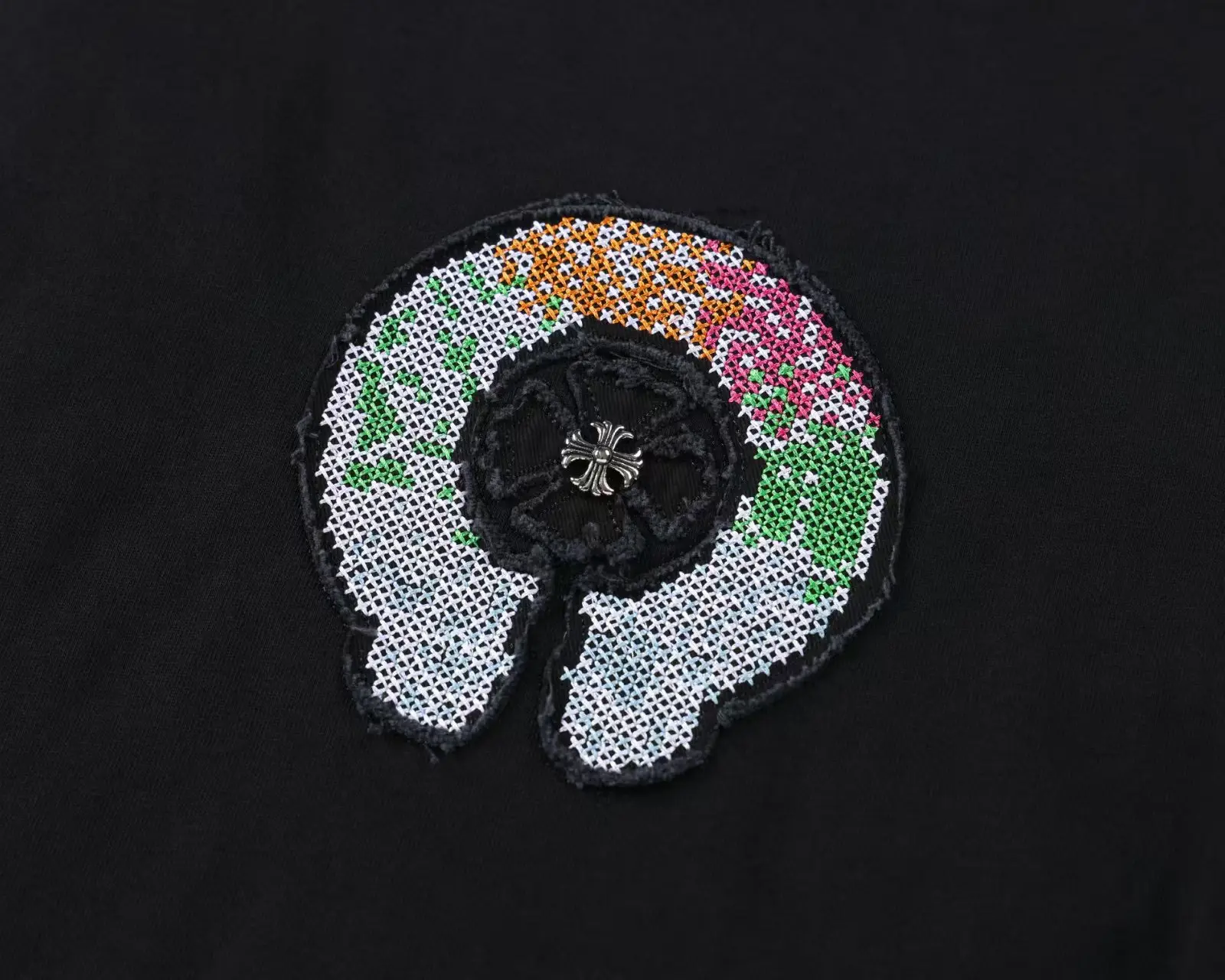 Embroidered Patch Long-Sleeve T-Shirt D17523607 — view 4