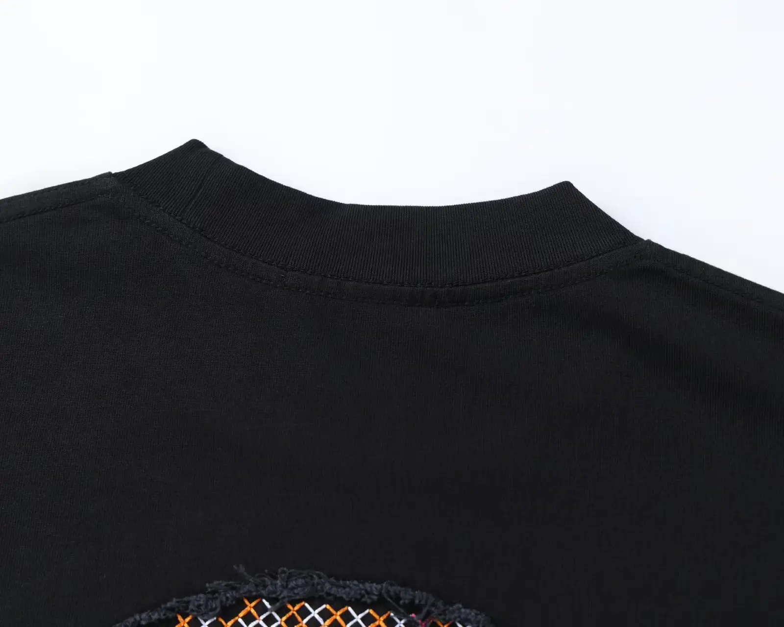 Embroidered Patch Long-Sleeve T-Shirt D17523607 — view 5