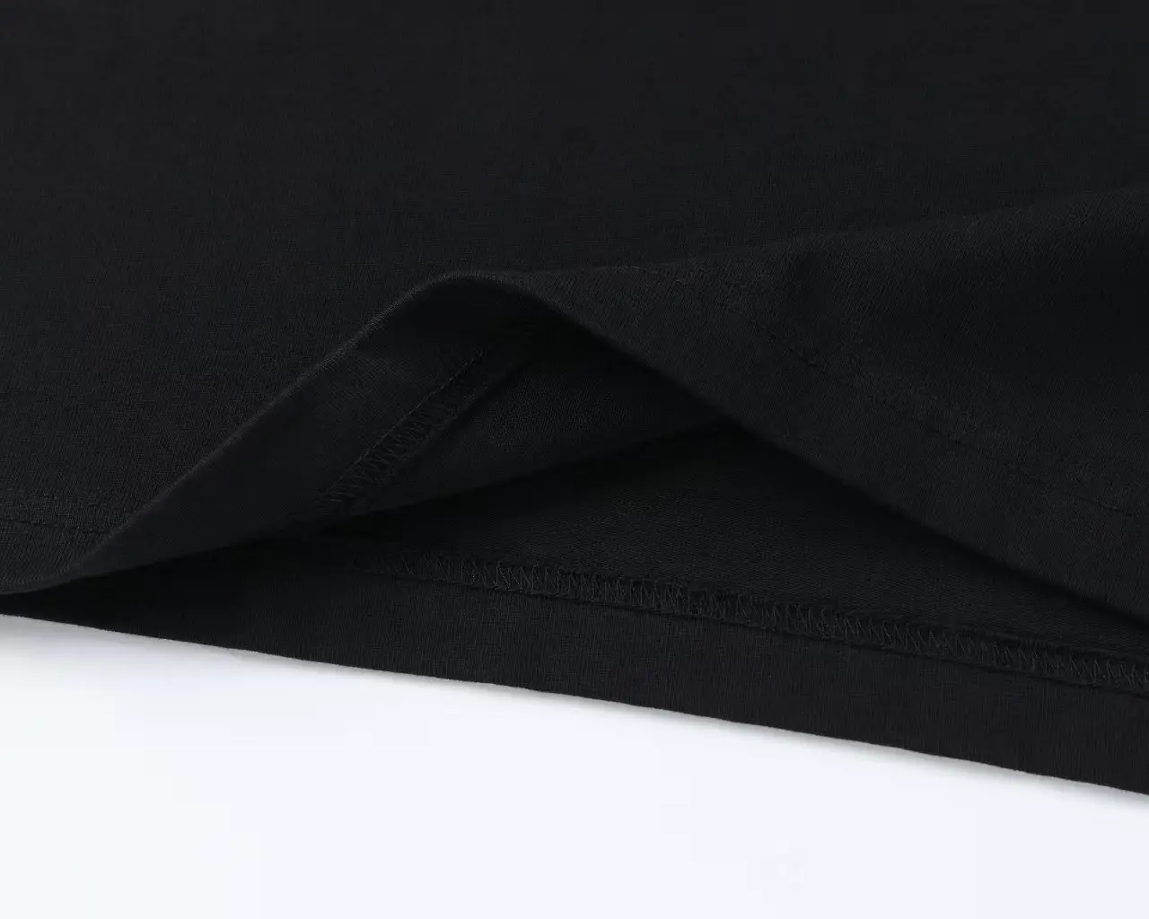 Embroidered Patch Long-Sleeve T-Shirt D17523607 — view 6