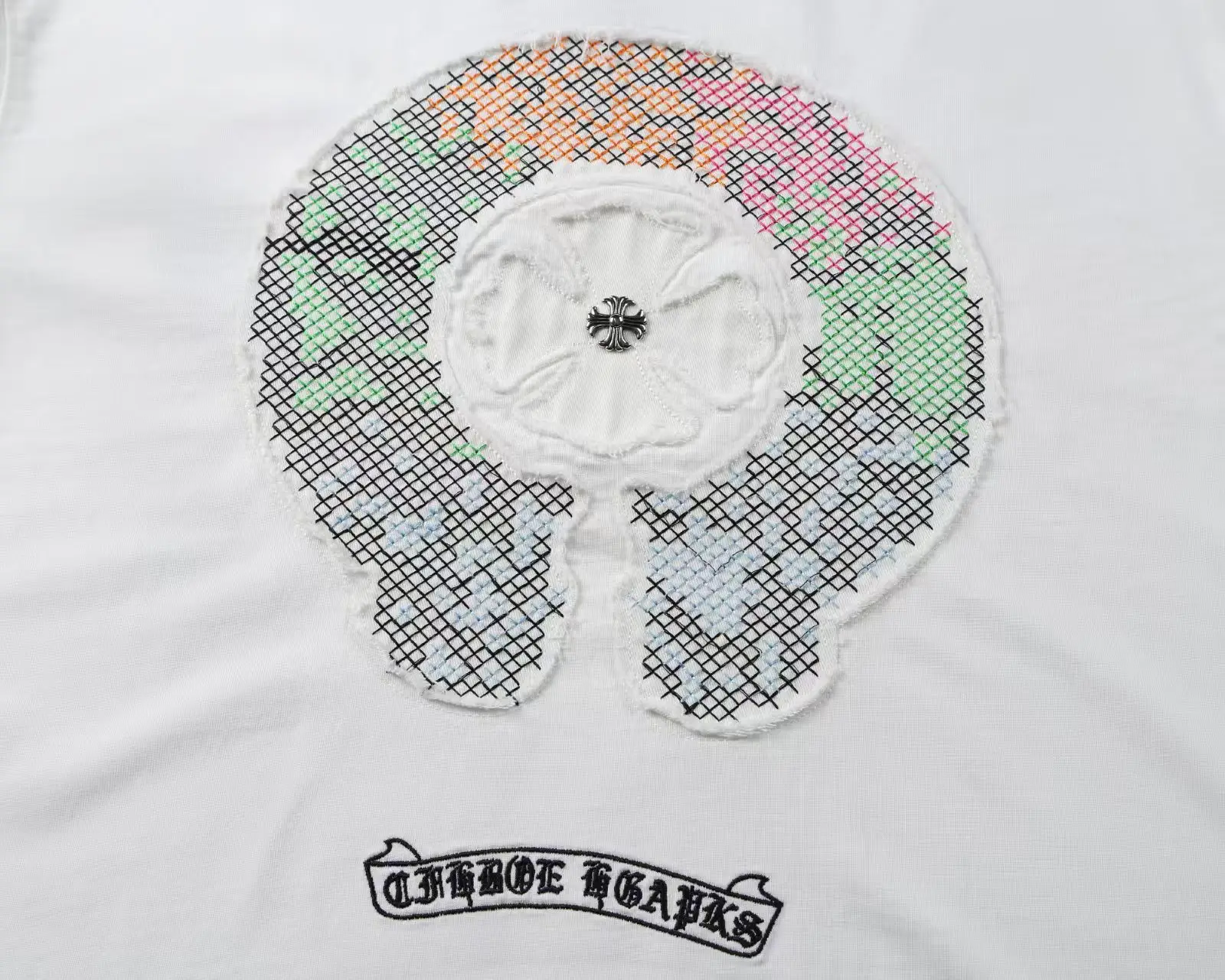 Embroidered Patch Long-Sleeve T-Shirt D17523606 — view 3