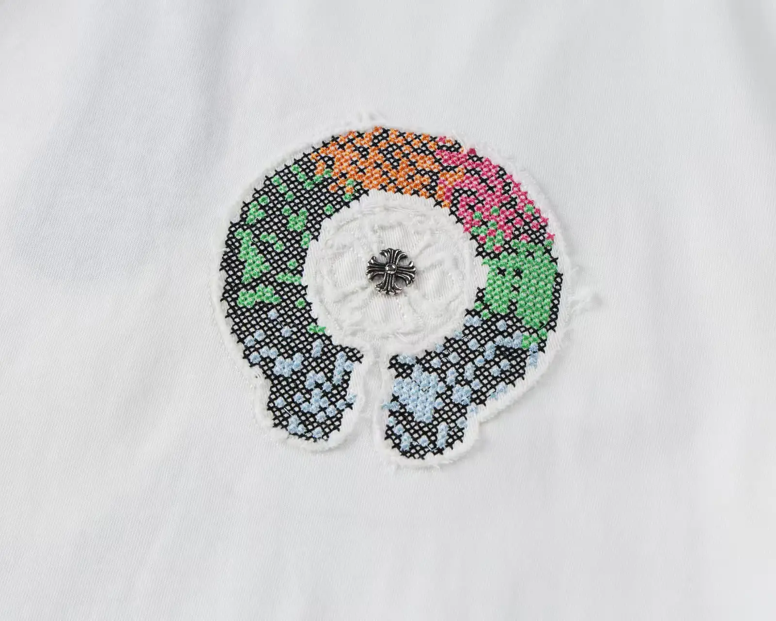 Embroidered Patch Long-Sleeve T-Shirt D17523606 — view 4