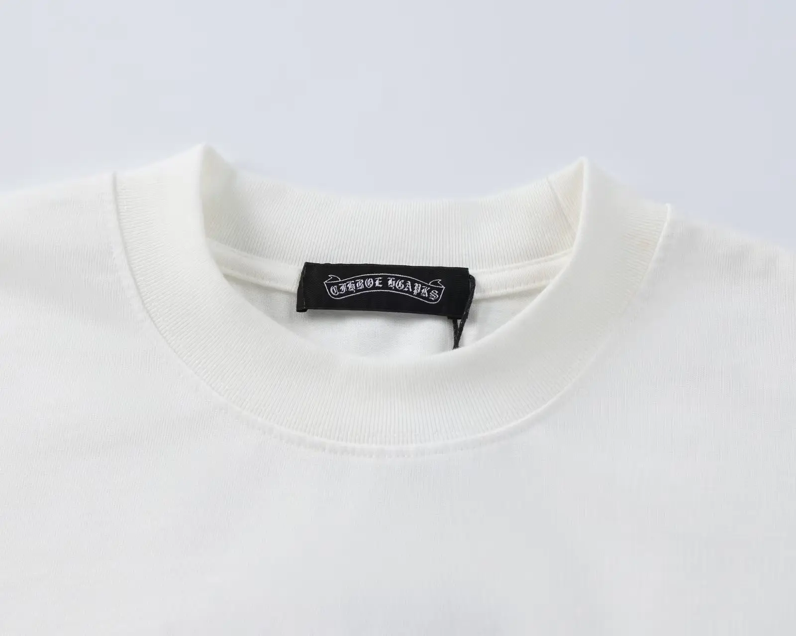 Embroidered Patch Long-Sleeve T-Shirt D17523606 — view 5