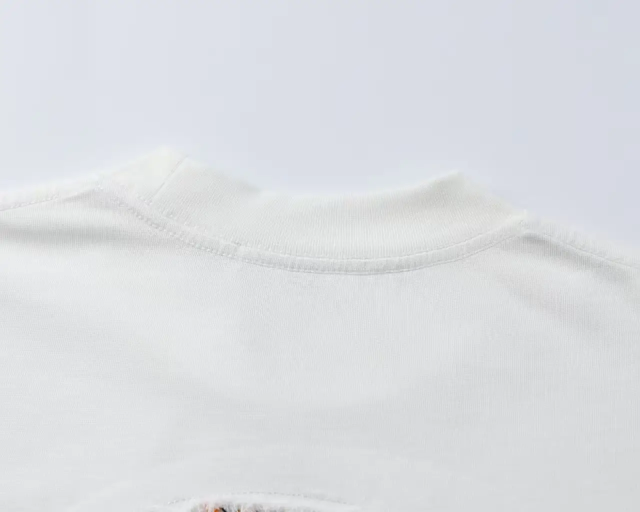 Embroidered Patch Long-Sleeve T-Shirt D17523606 — view 6