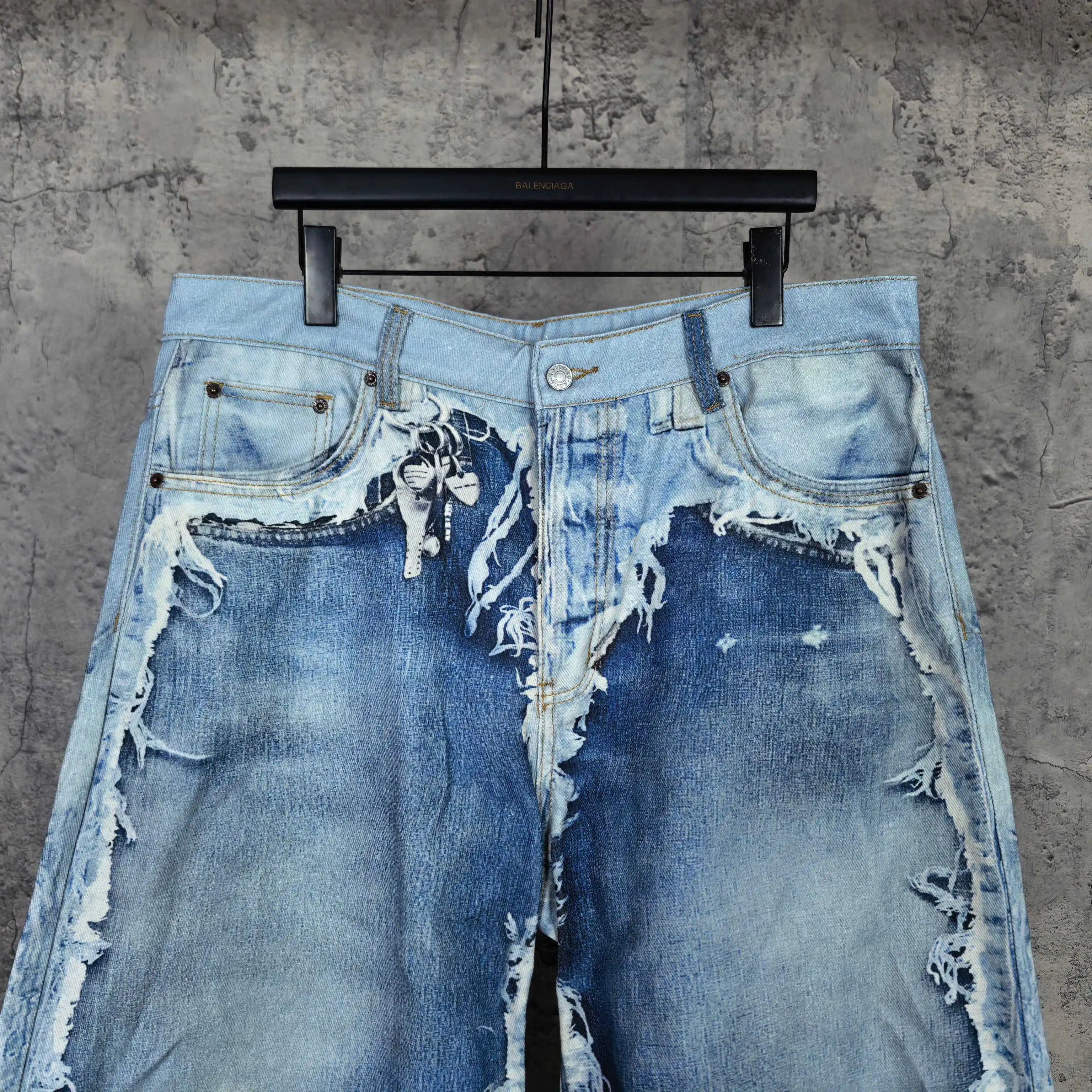 1981 Series 3D-Print Distressed Denim Shorts D17523228 — view 3