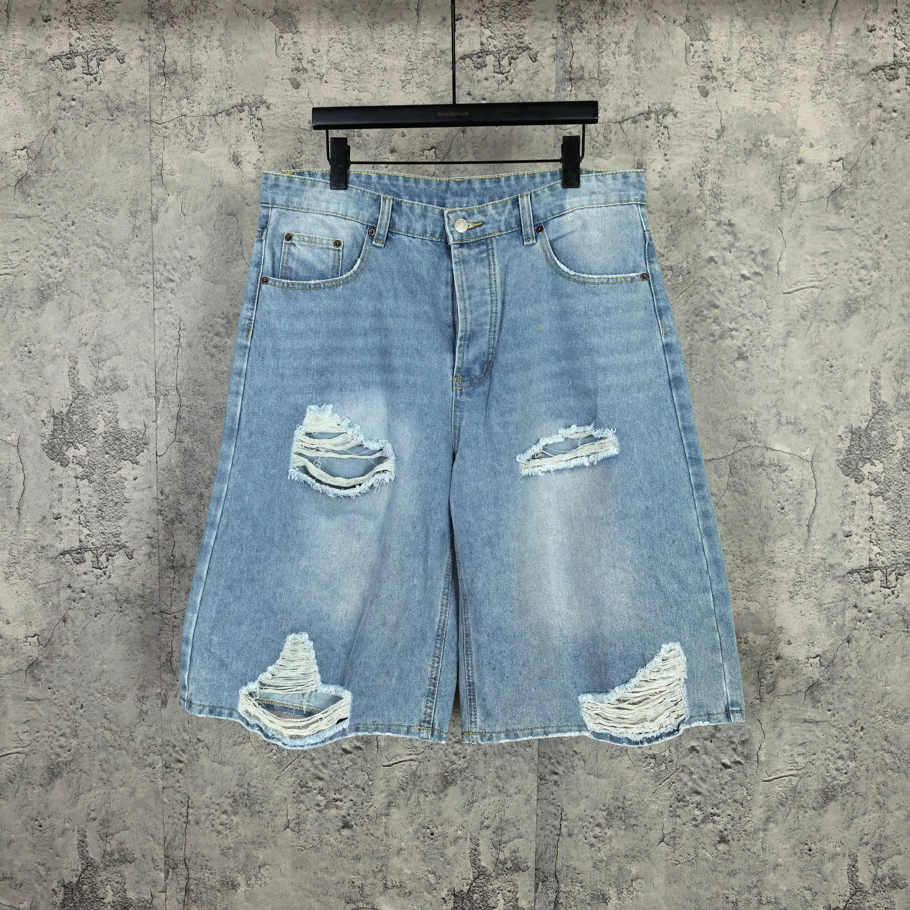 Distressed Loose-Fit Denim Shorts D18023284