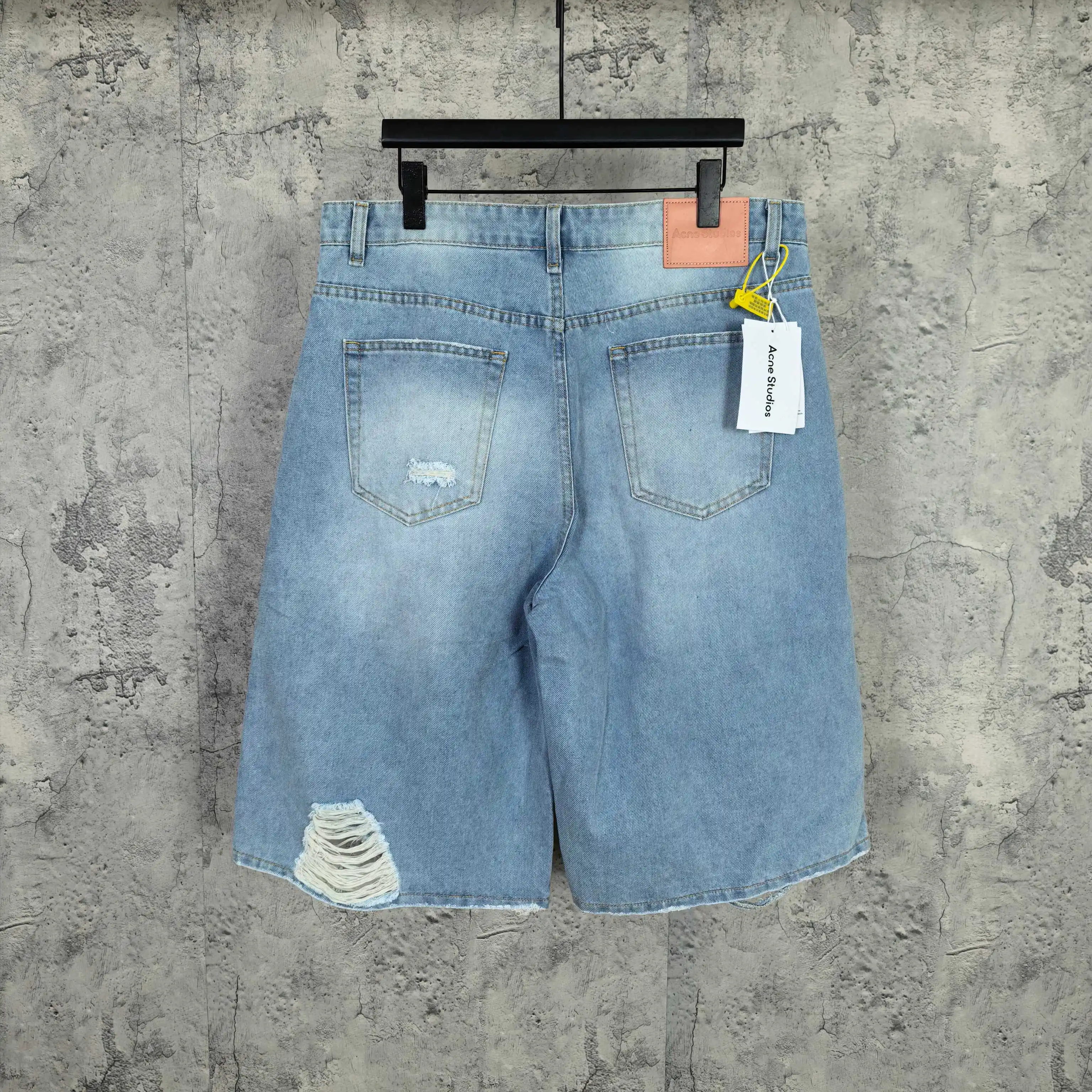 Distressed Loose-Fit Denim Shorts D18023284 — view 2