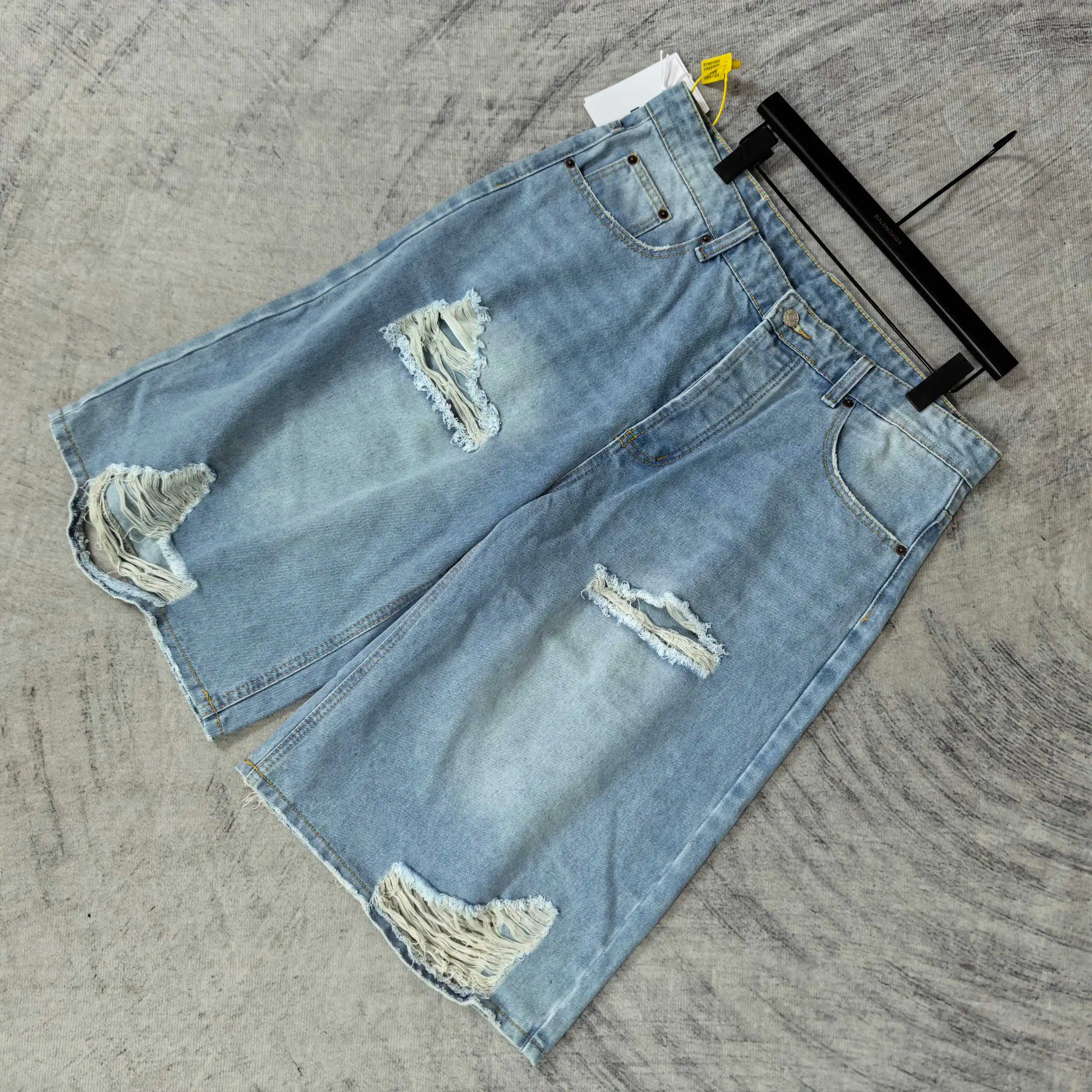 Distressed Loose-Fit Denim Shorts D18023284 — view 4
