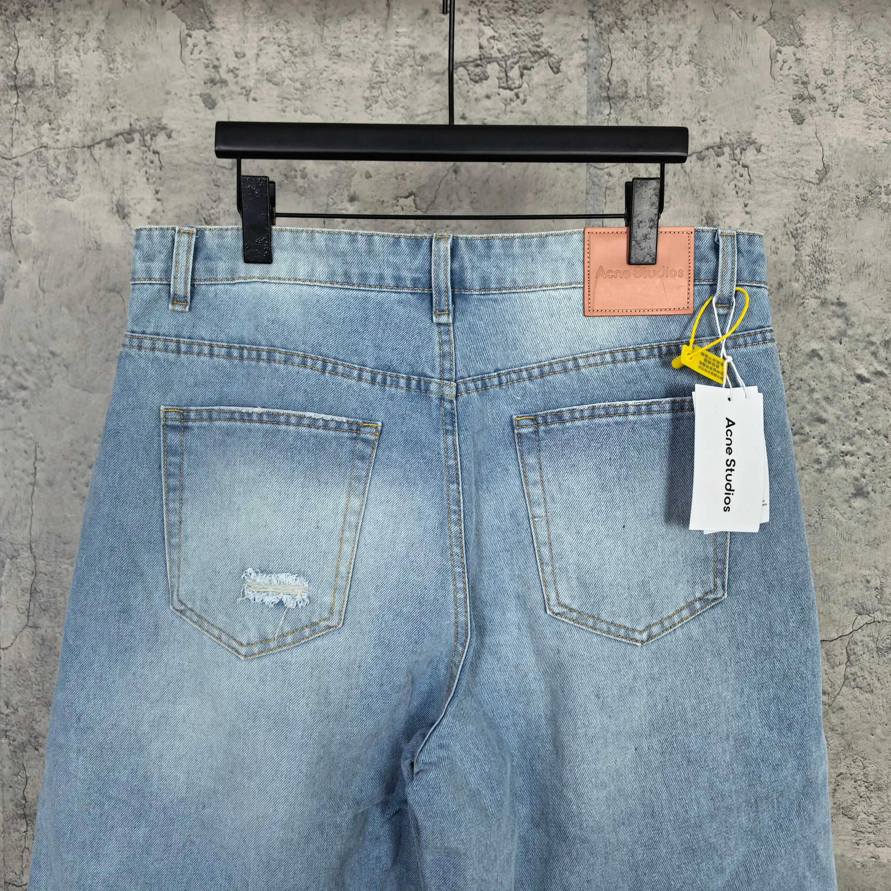 Distressed Loose-Fit Denim Shorts D18023284 — view 6