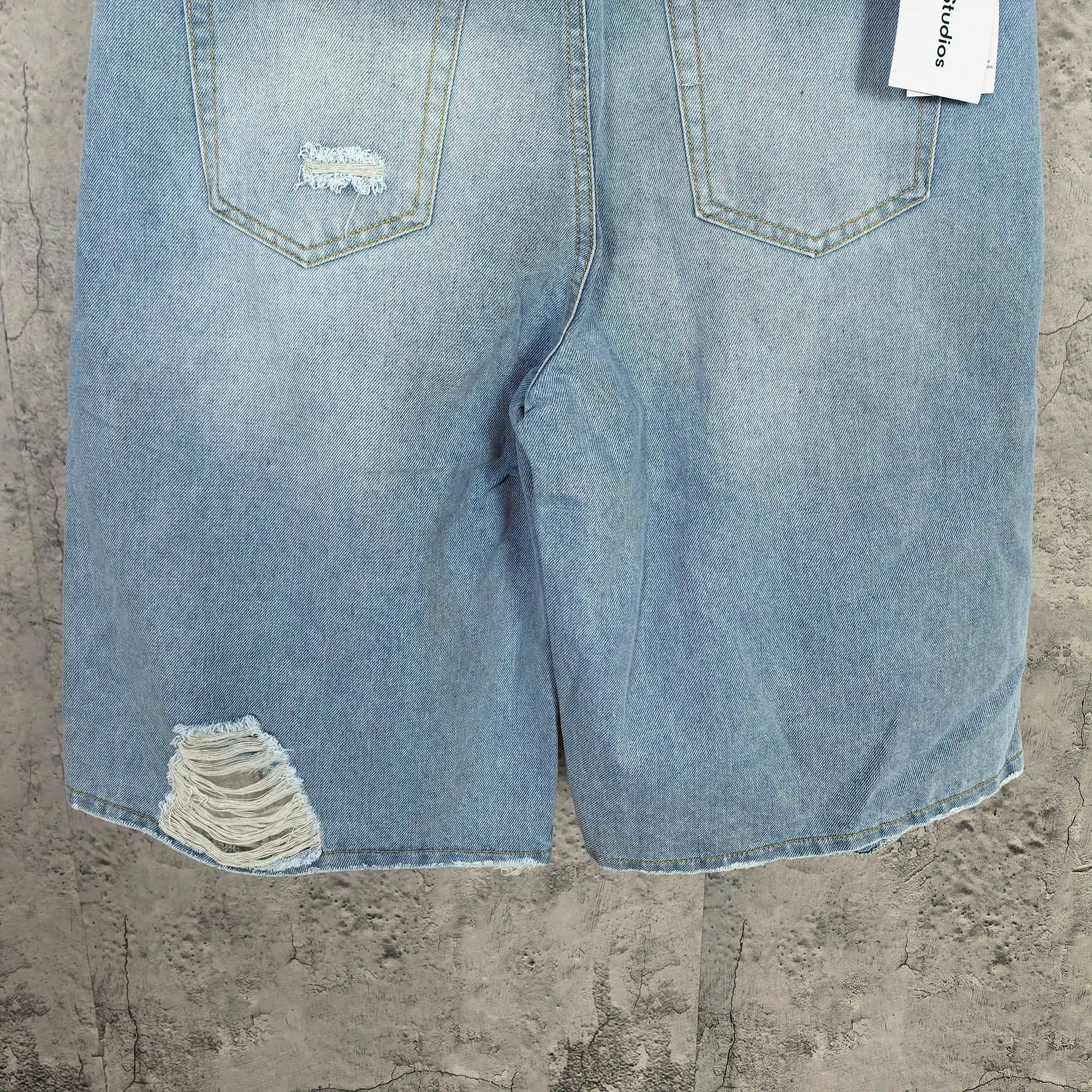 Distressed Loose-Fit Denim Shorts D18023284 — view 11